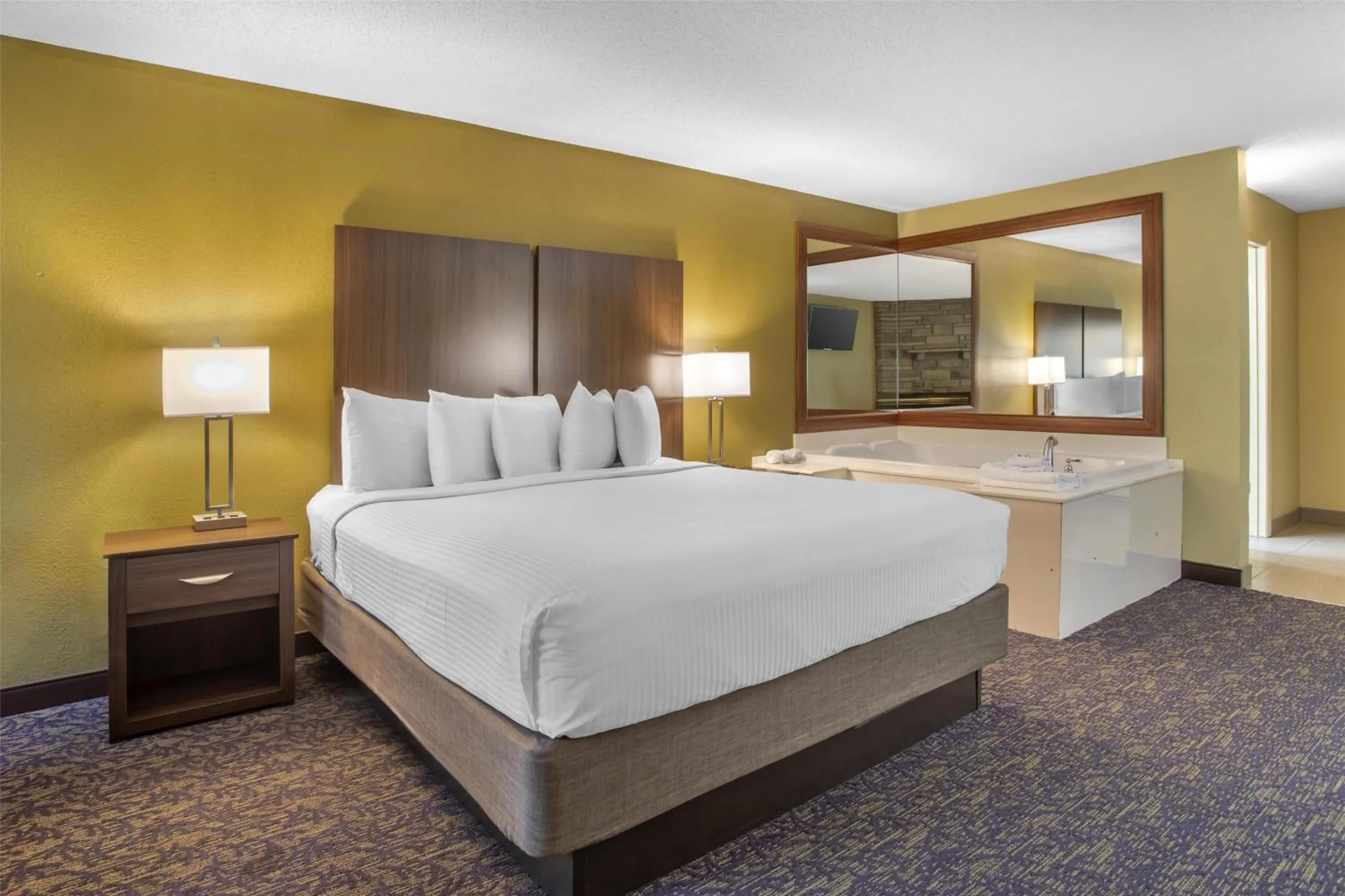 Bedroom, Bed in Best Western Plaza Inn