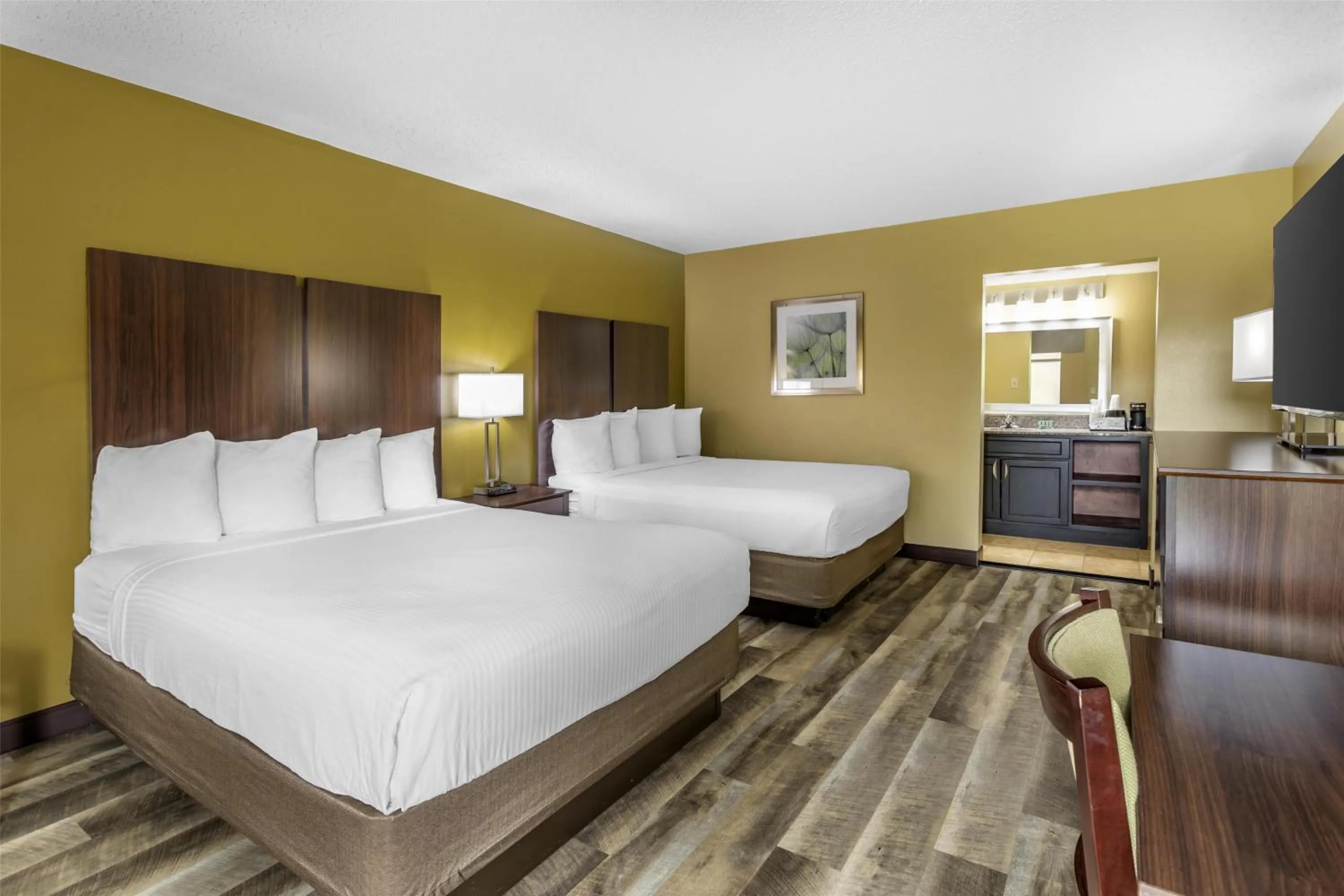 Bedroom, Bed in Best Western Plaza Inn