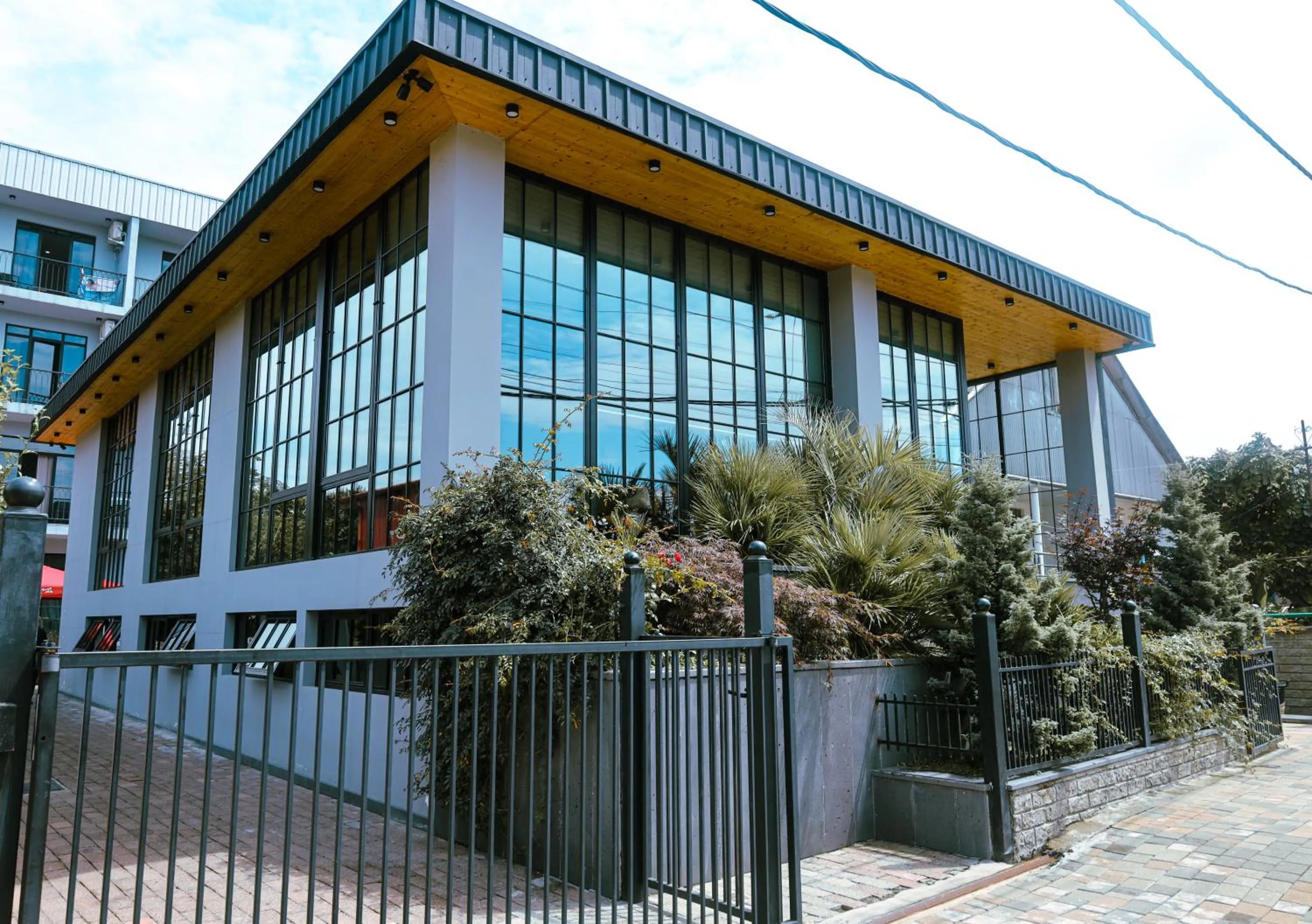 Restaurant/places to eat in Level Up Hotel & Restaurant