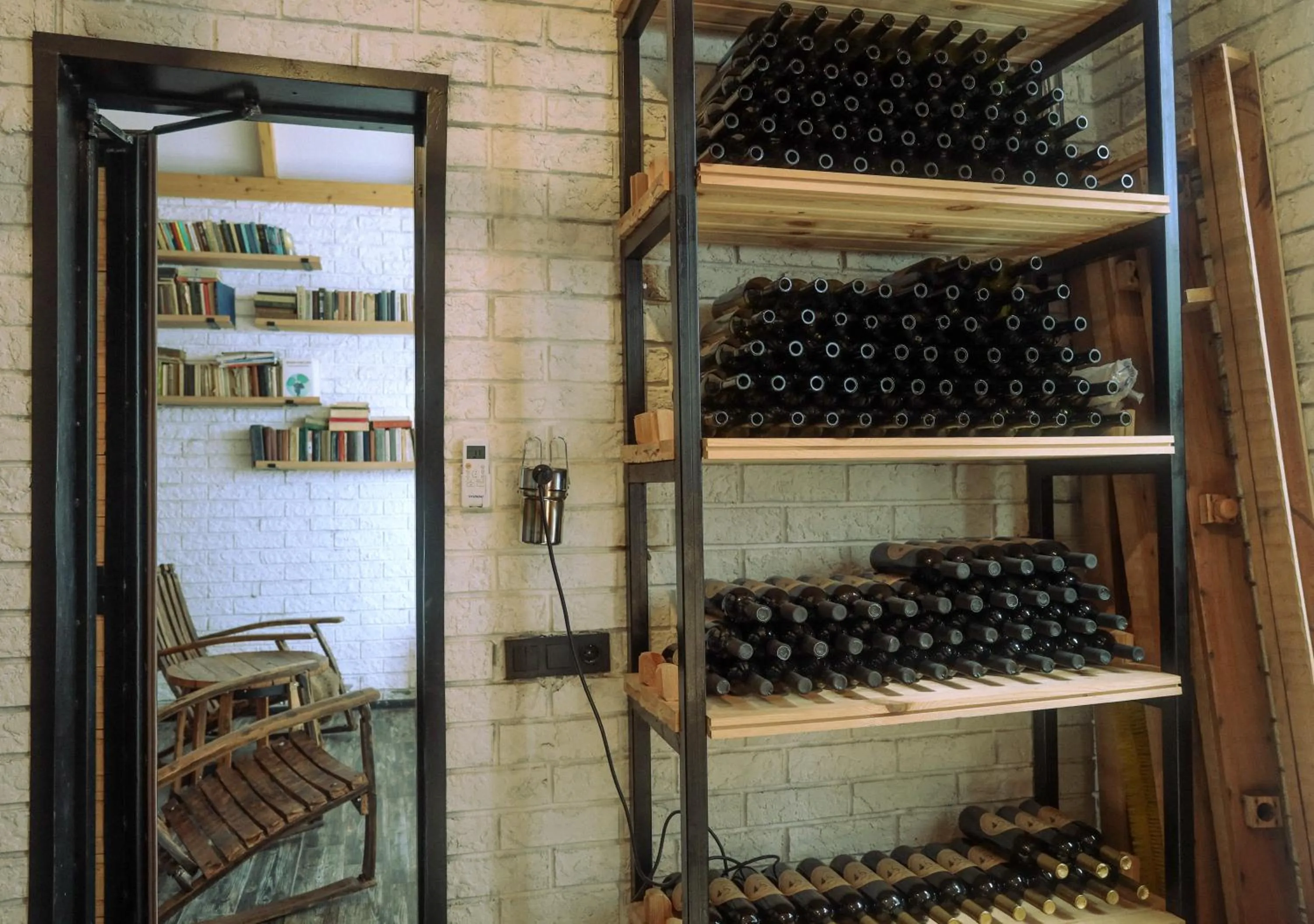 Level Up Hotel & Restaurant