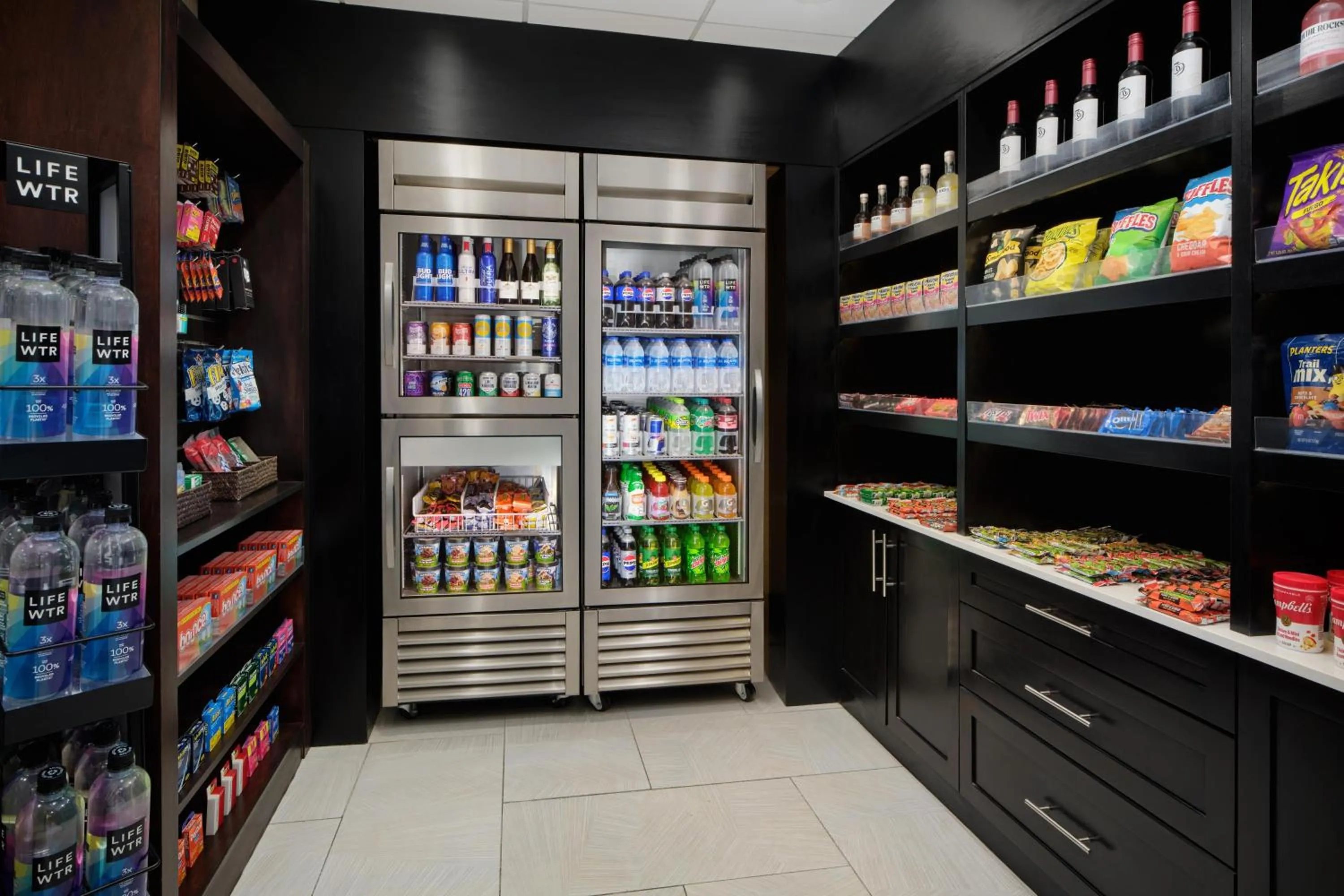 On-site shops in Hyatt Regency Suites Atlanta Northwest