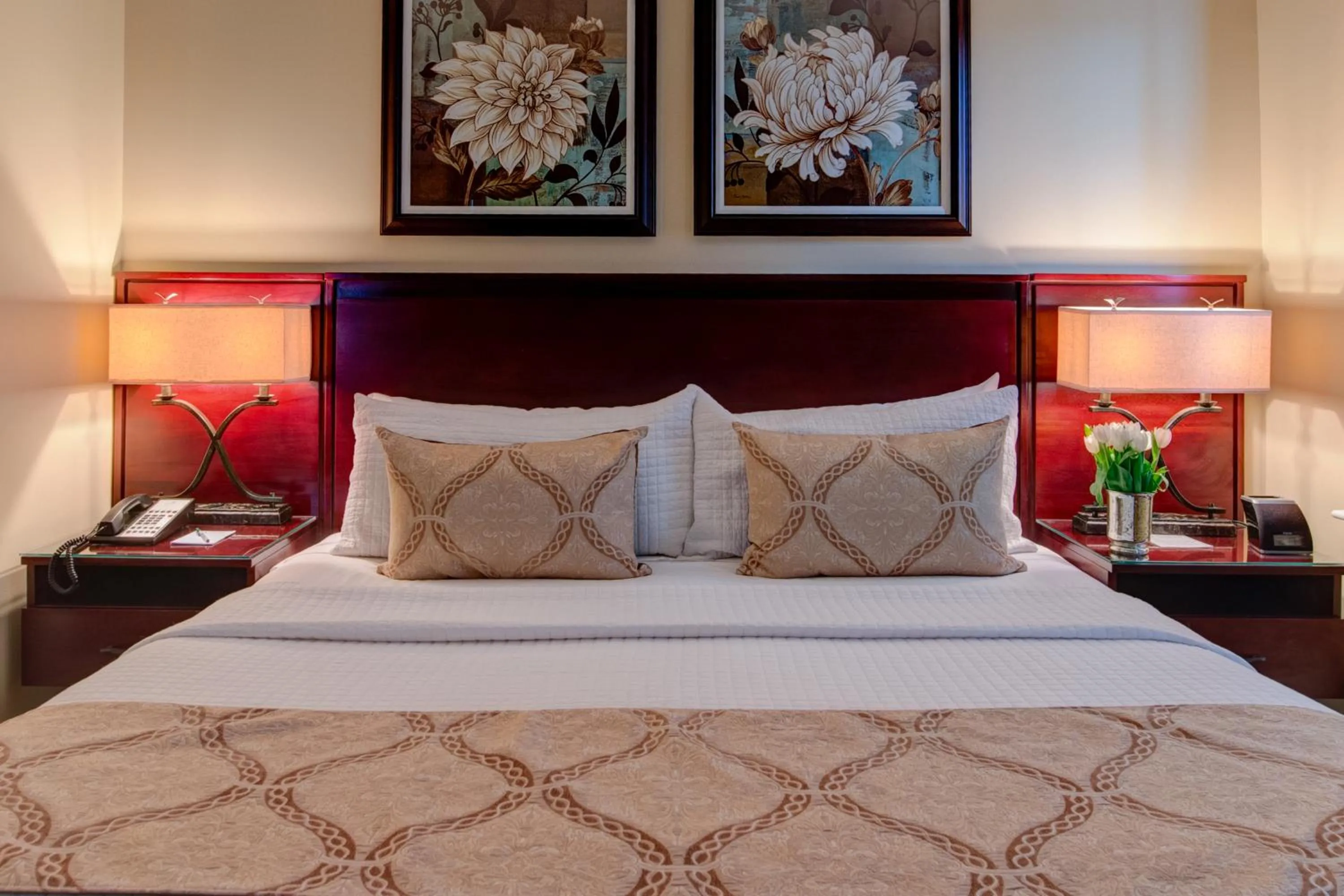 Bedroom, Bed in Nassau Inn