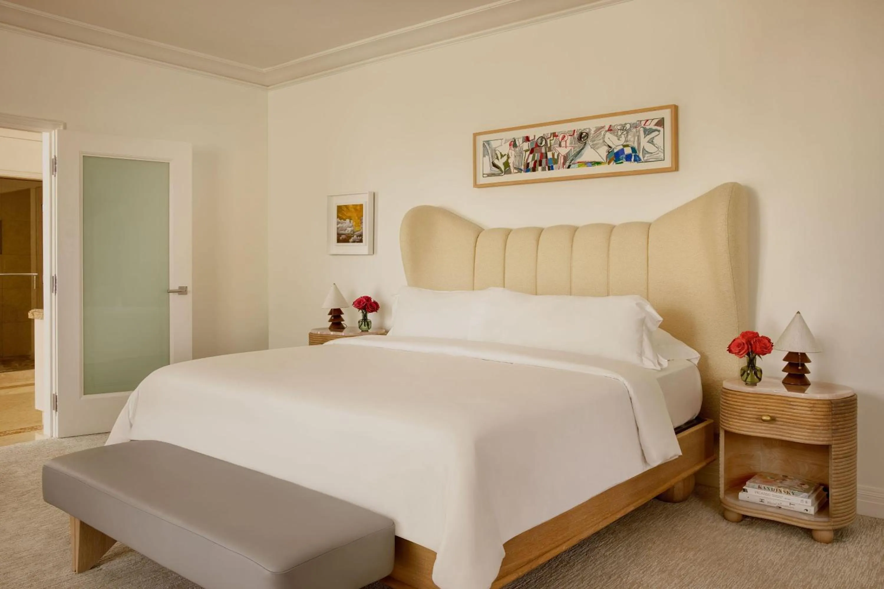 Photo of the whole room, Bed in The Maybourne Beverly Hills, Maybourne