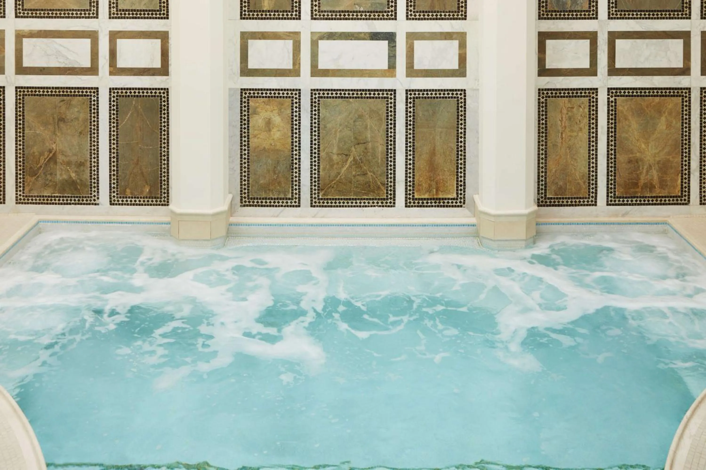 Pool view in The Maybourne Beverly Hills, Maybourne