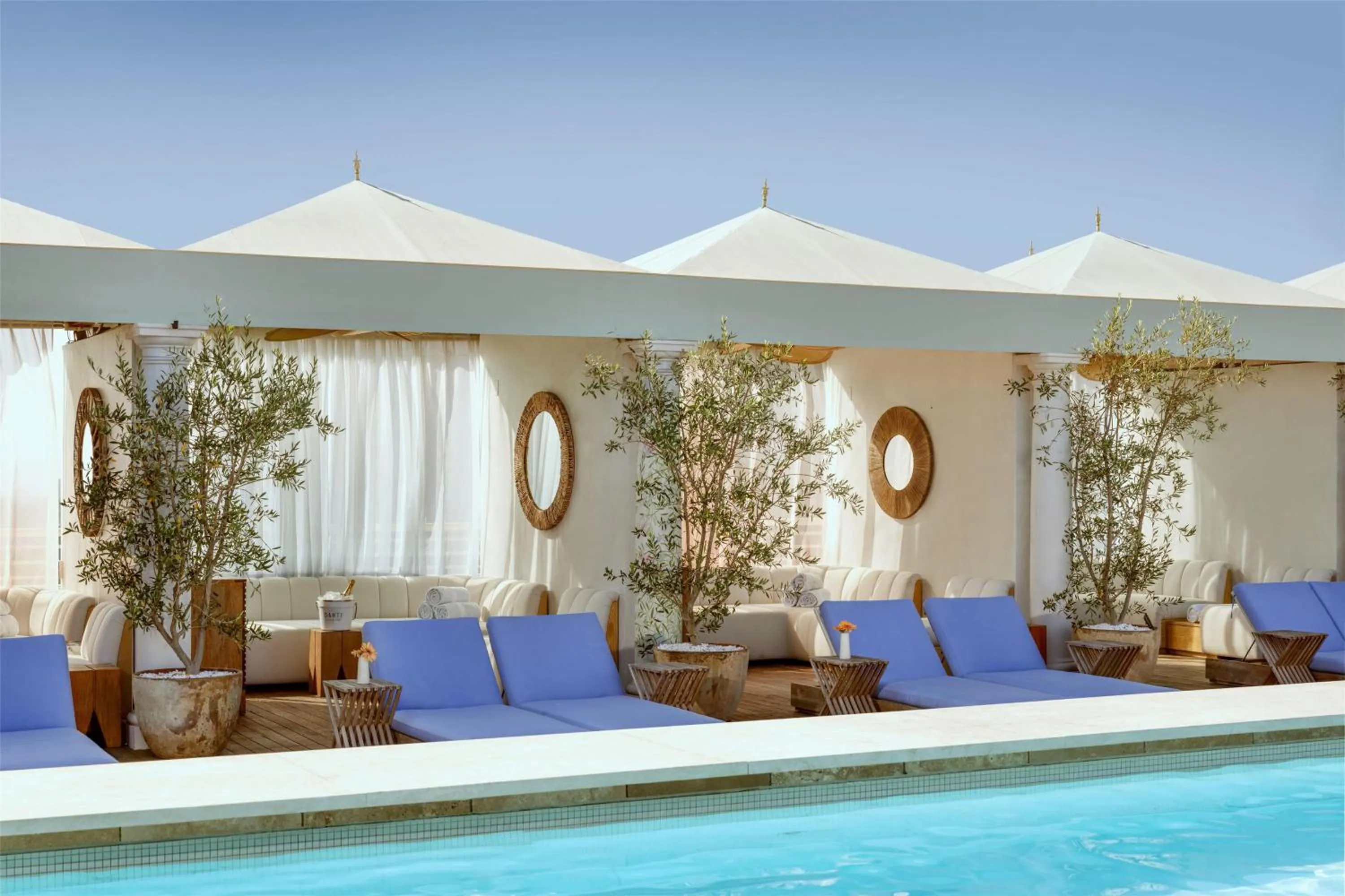 Photo of the whole room in The Maybourne Beverly Hills, Maybourne