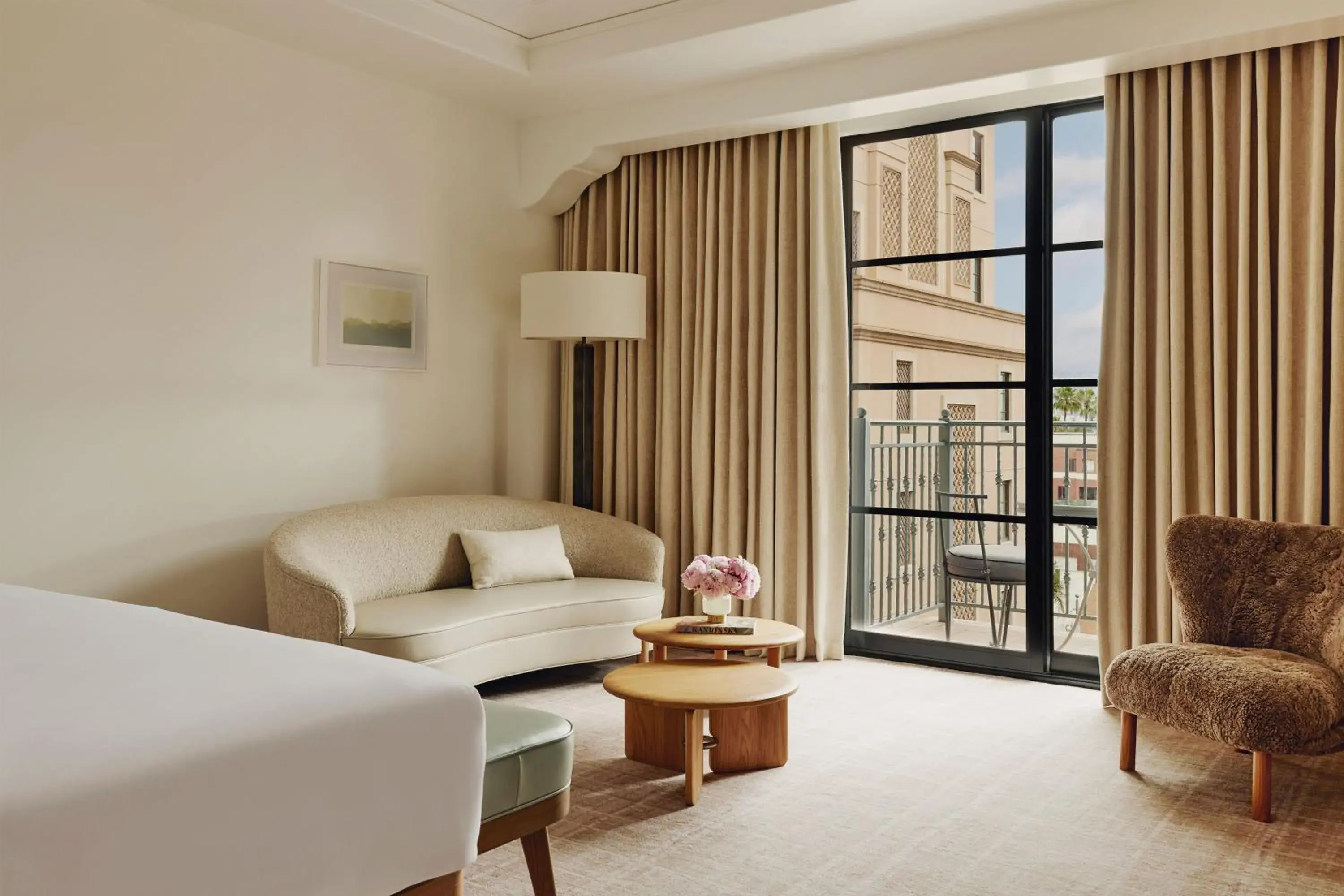 Balcony Room in The Maybourne Beverly Hills, Maybourne Balcony Room in The Maybourne Beverly Hills, Maybourne