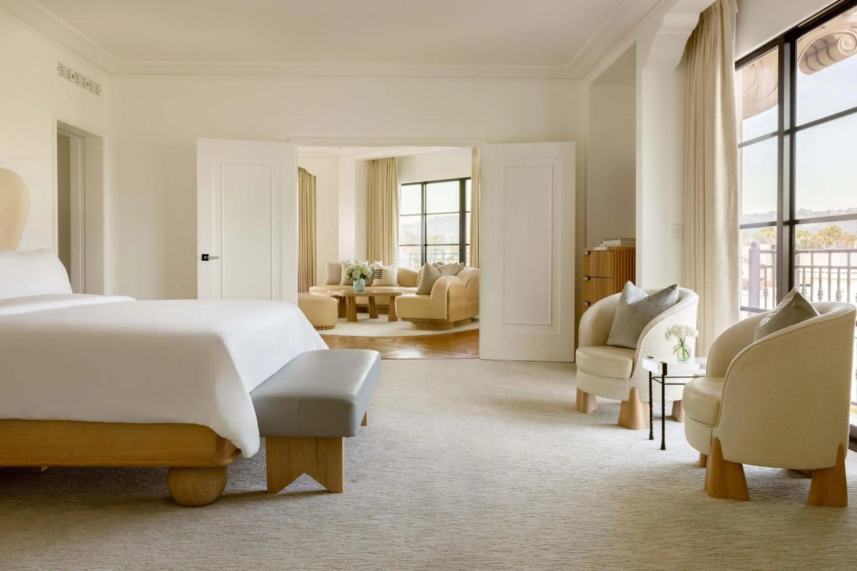 Photo of the whole room, Bed in The Maybourne Beverly Hills, Maybourne