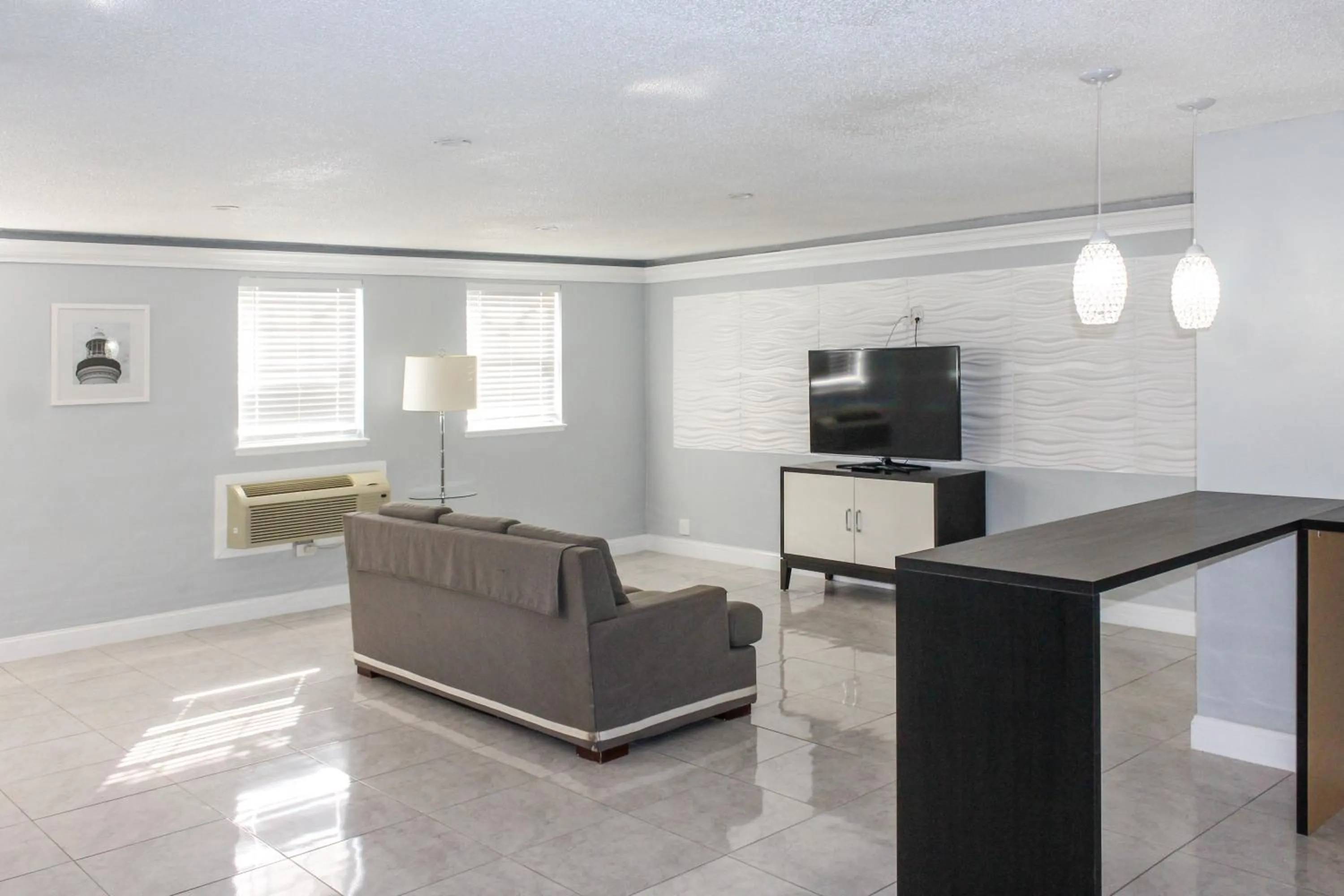 TV and multimedia, Seating Area in APM Inn & Suites - Jacksonville