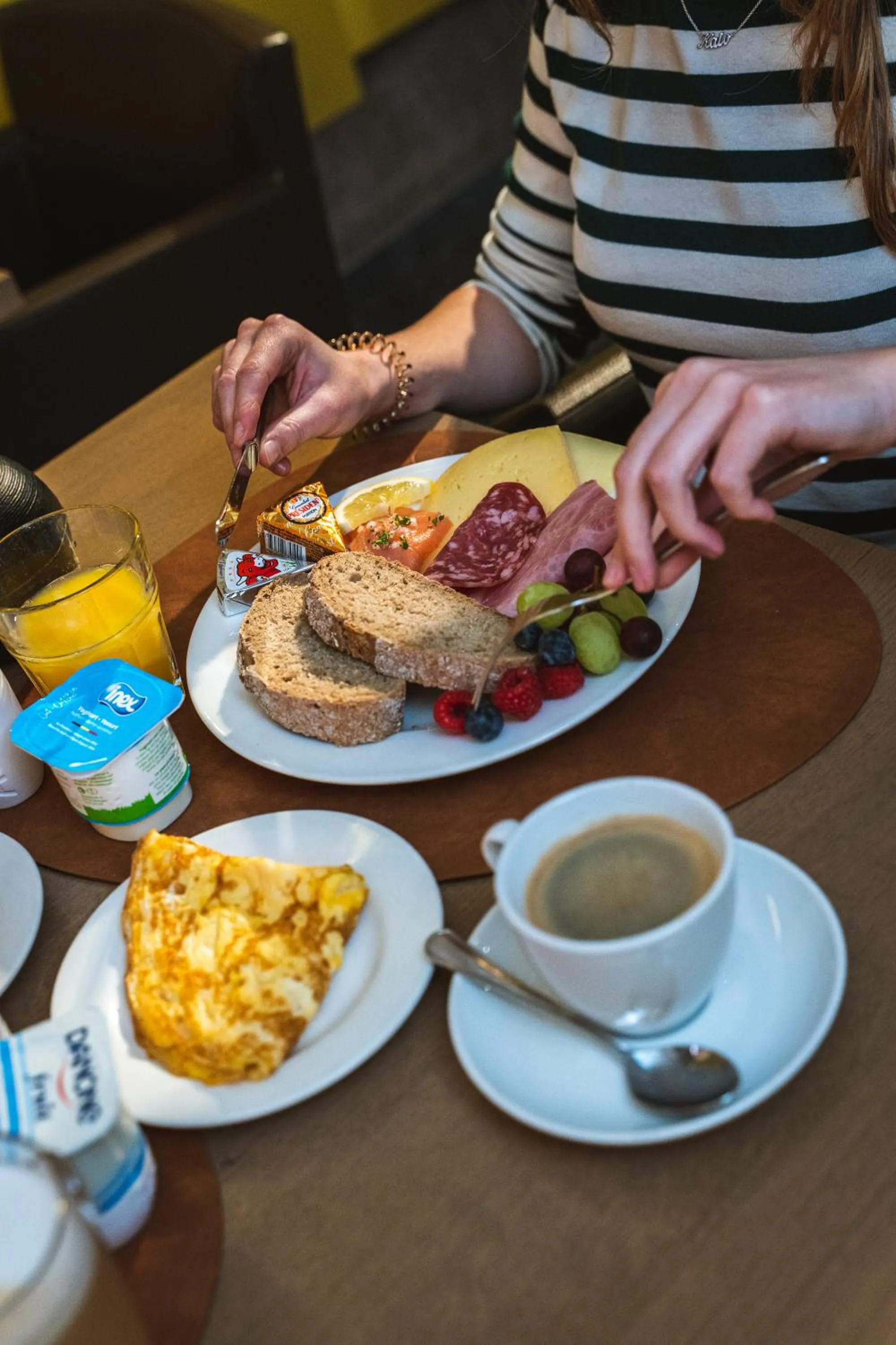 Breakfast in Maison de la Paix