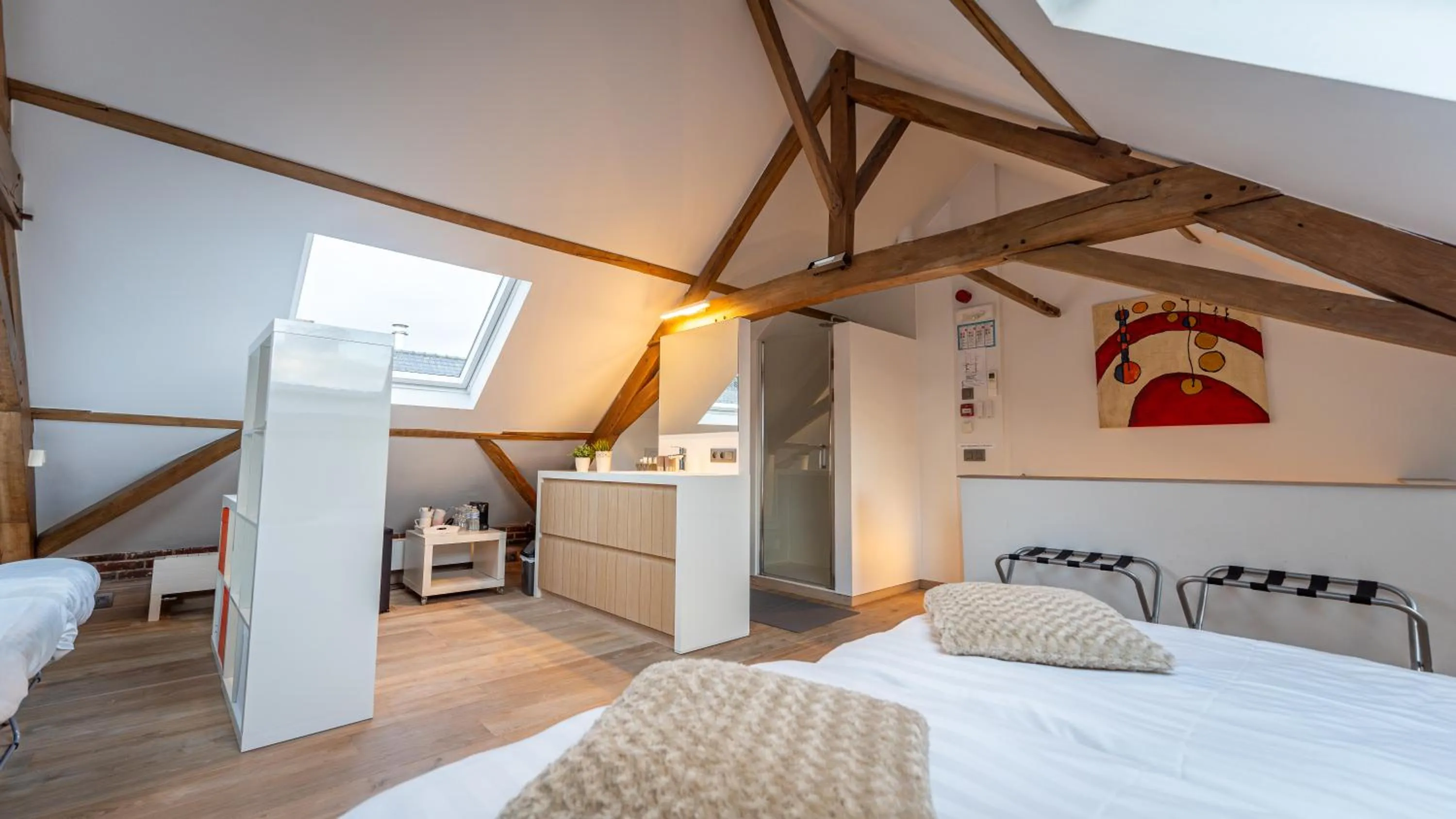 Photo of the whole room, Bed in Maison de la Paix