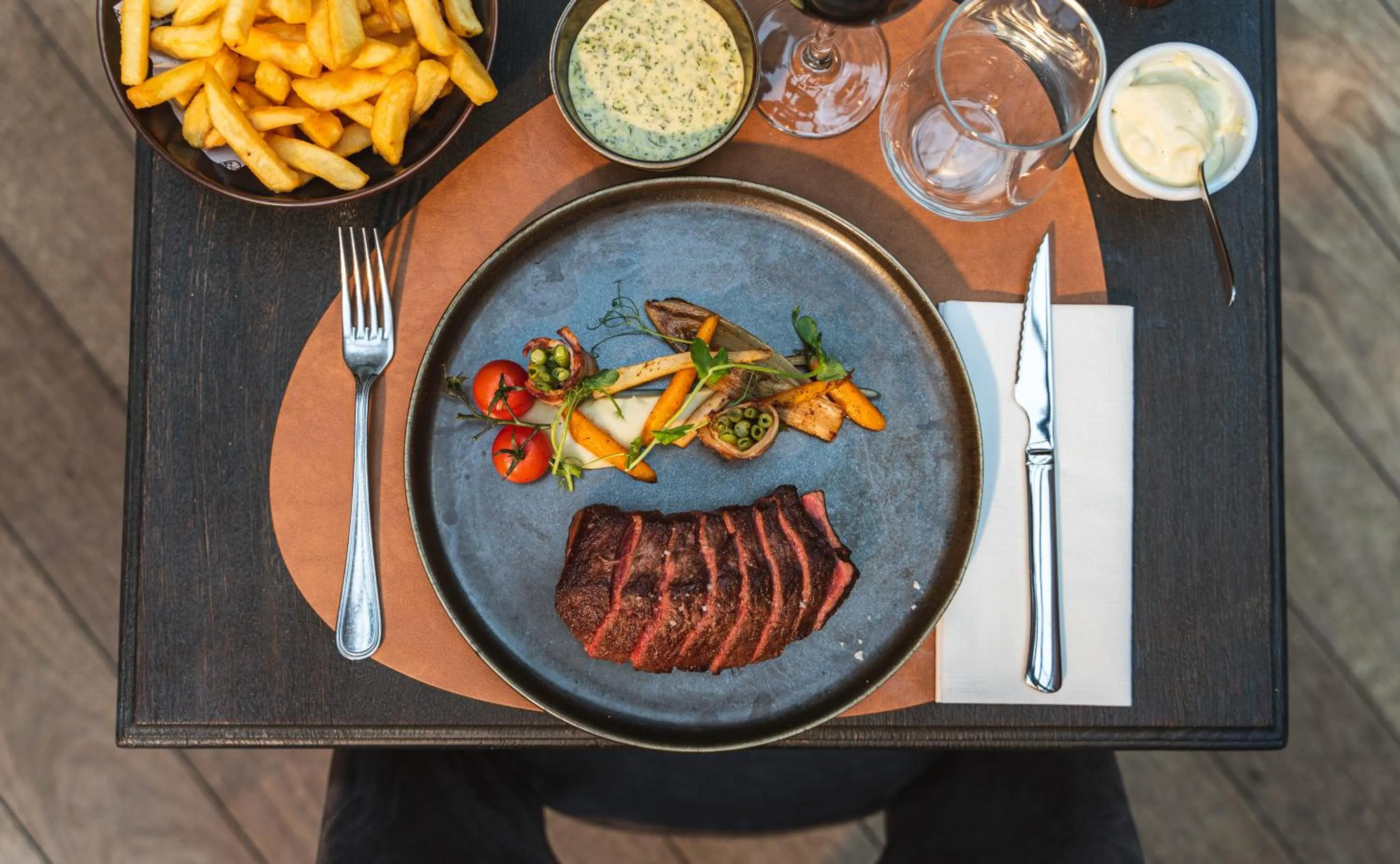 Restaurant/places to eat in Maison de la Paix