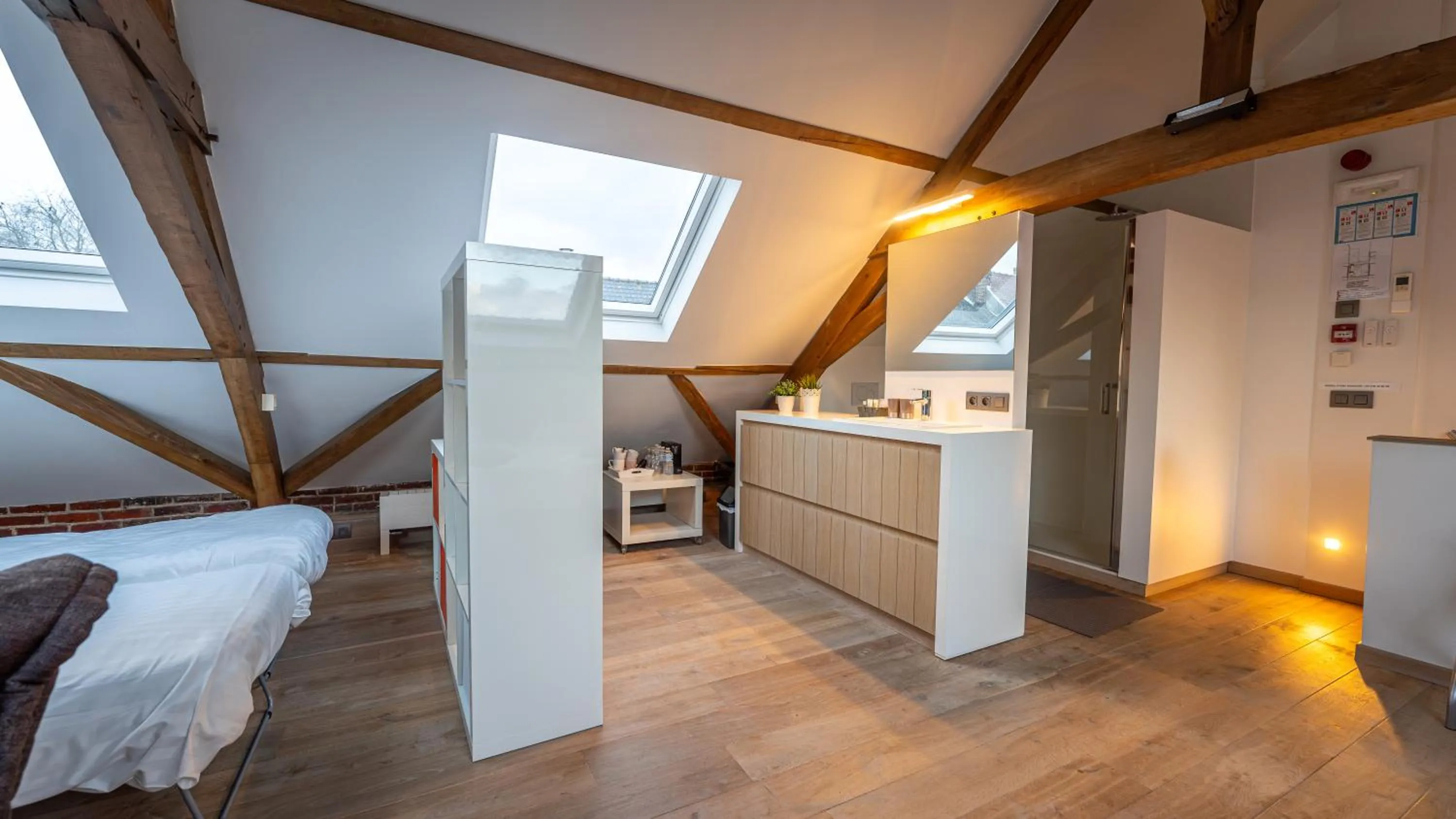 Photo of the whole room, Bed in Maison de la Paix