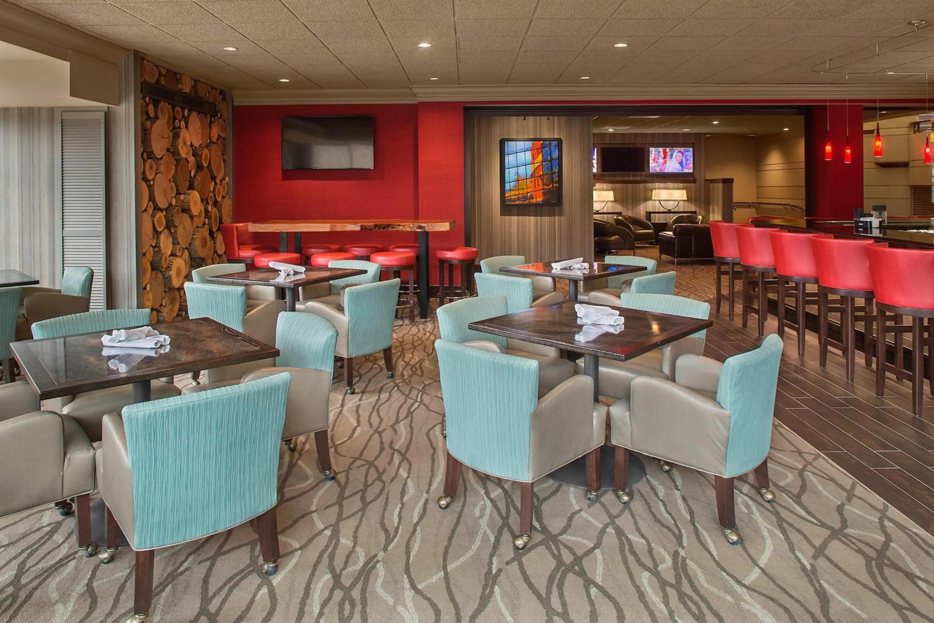 Lounge or bar in Sheraton Suites Akron Cuyahoga Falls