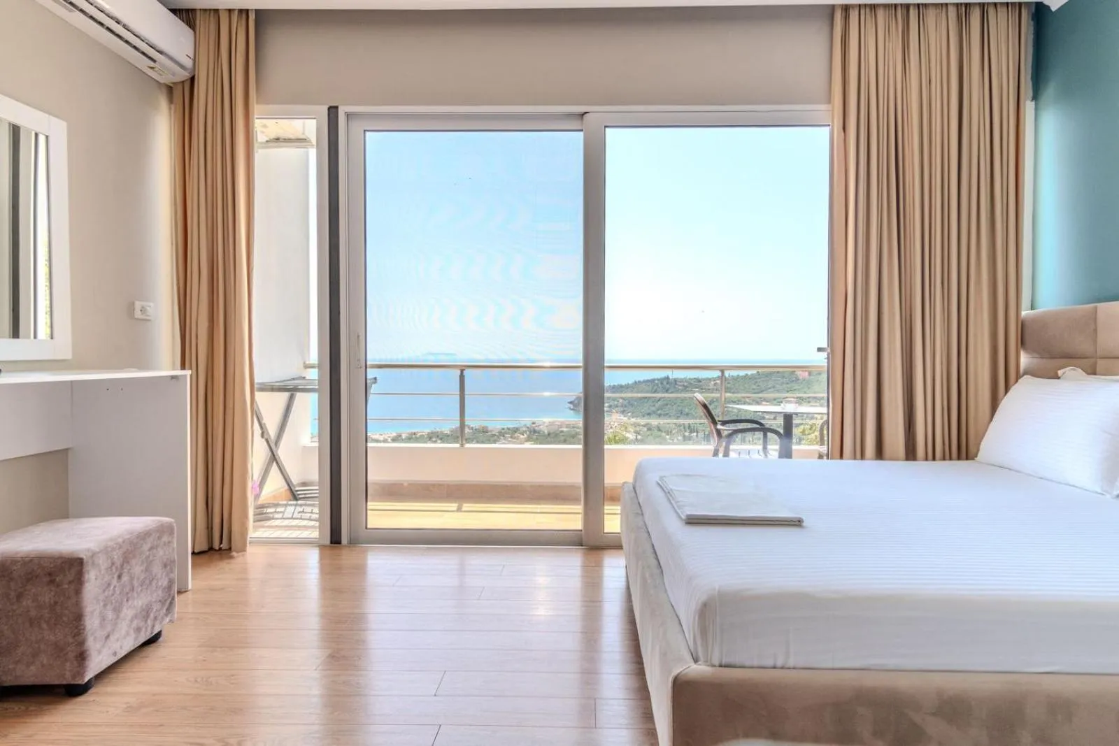 Bedroom, Bed in Aphrodite's Garden