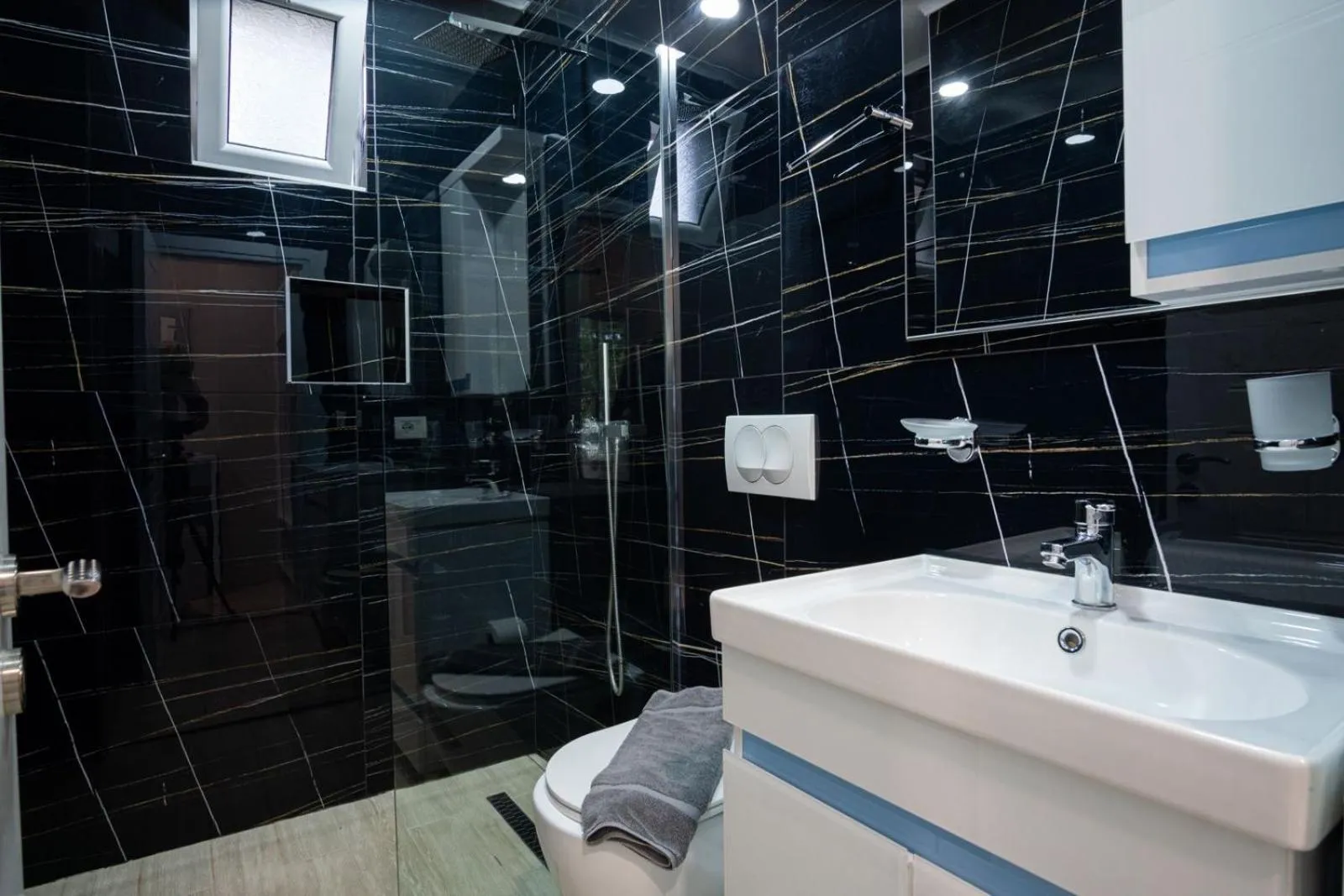 Bathroom in Aphrodite's Garden