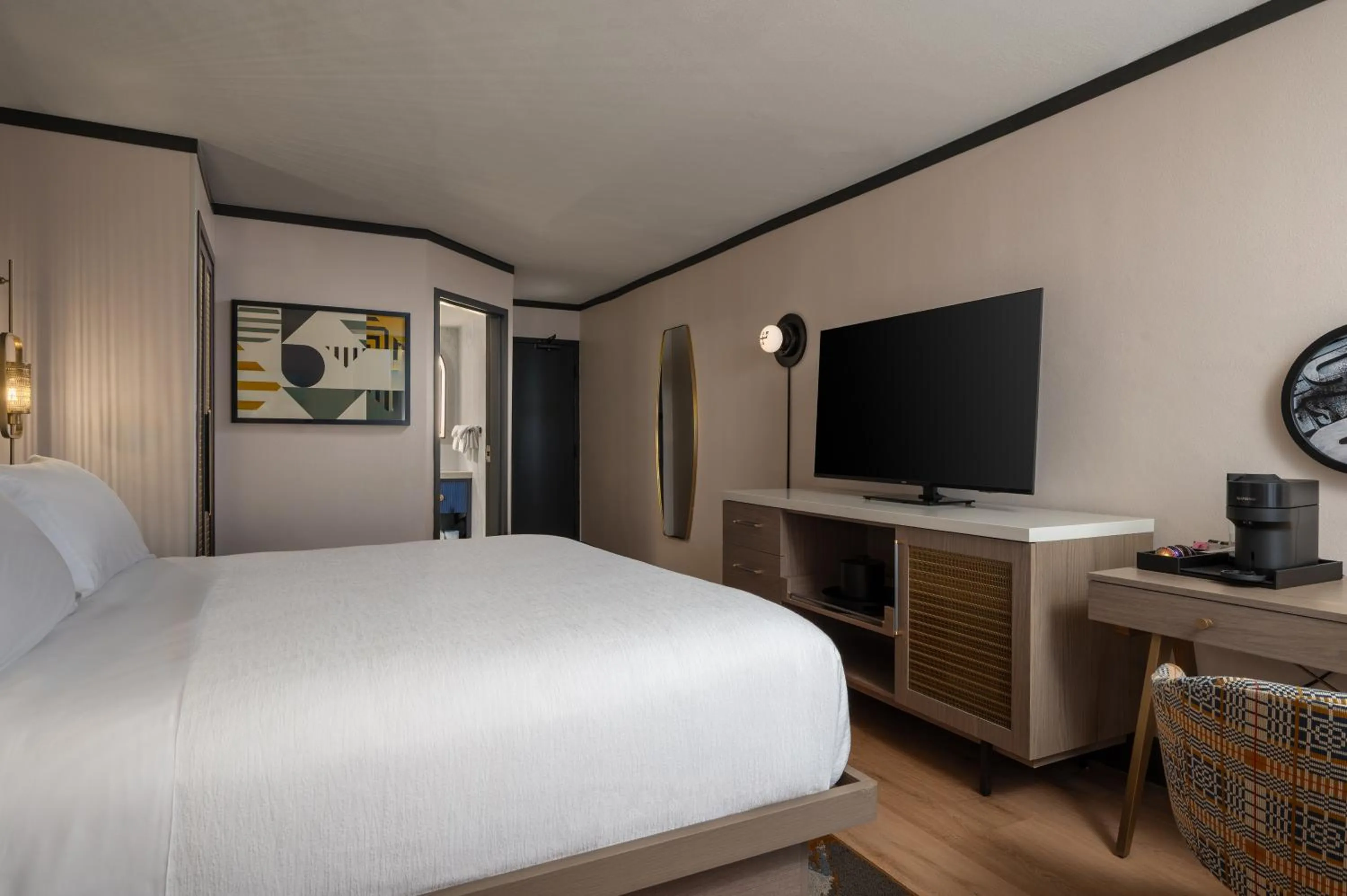 Bed in Hotel Indigo Detroit North - Troy by IHG