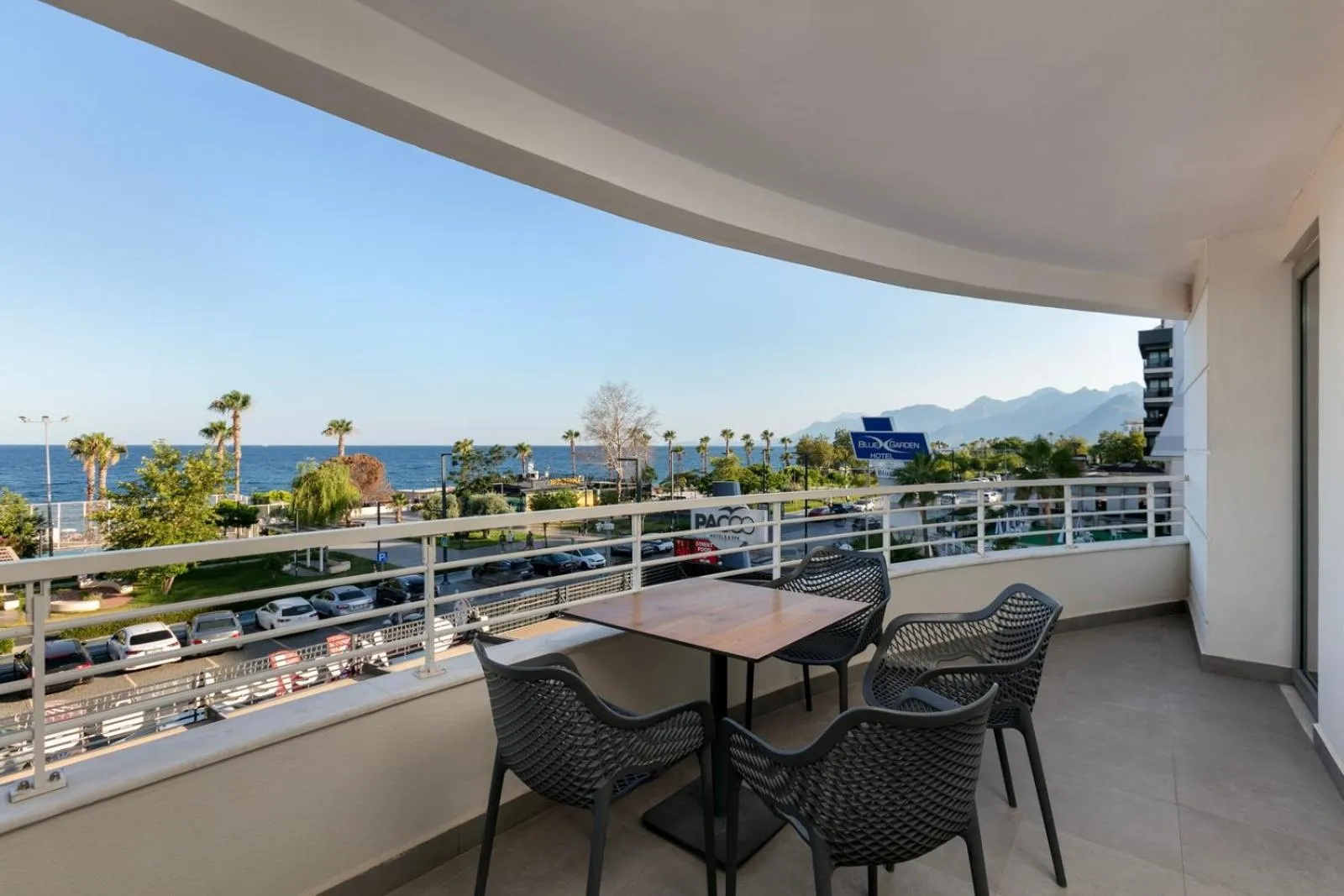 Balcony/Terrace in Reo Hotel