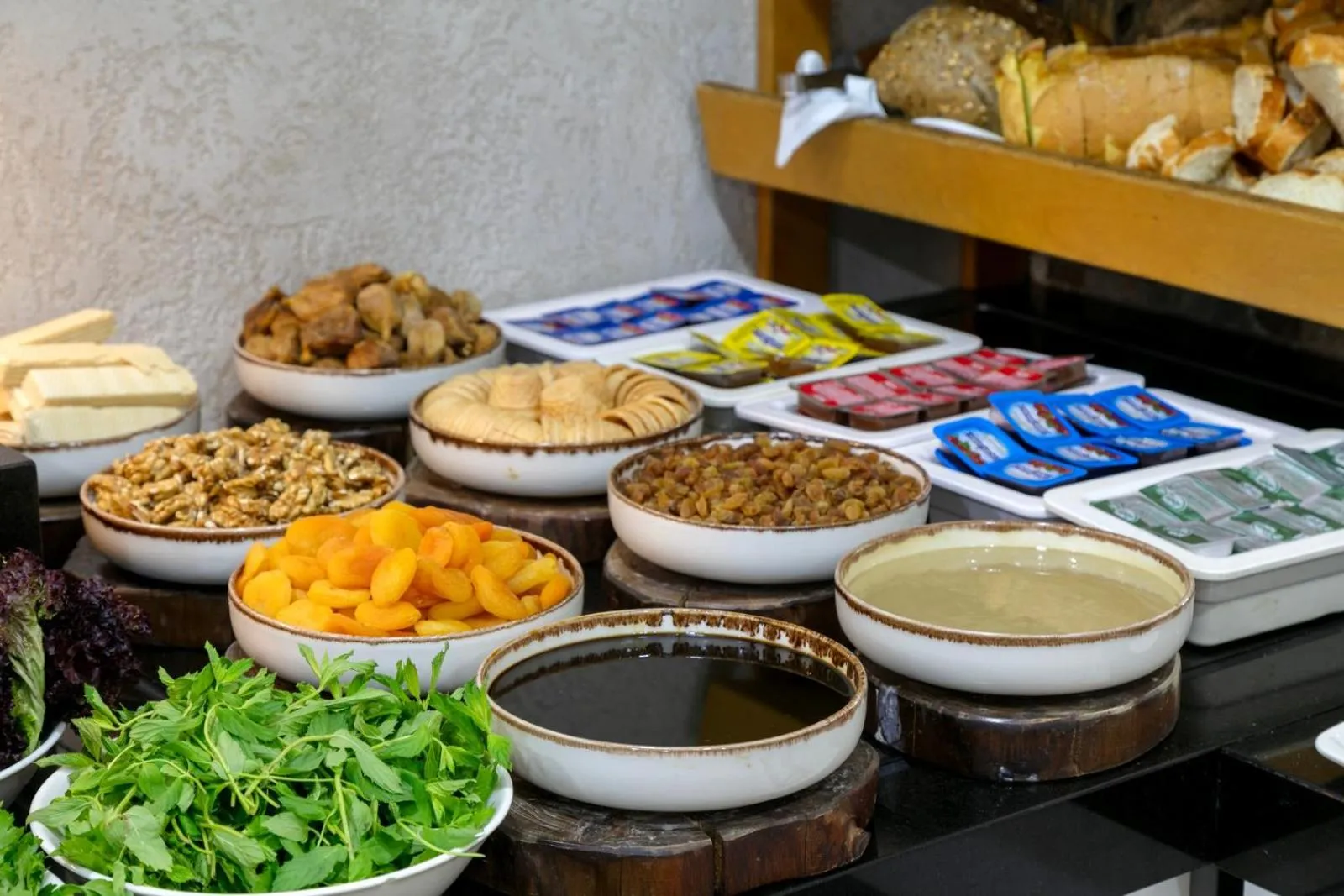 Food and drinks in Reo Hotel