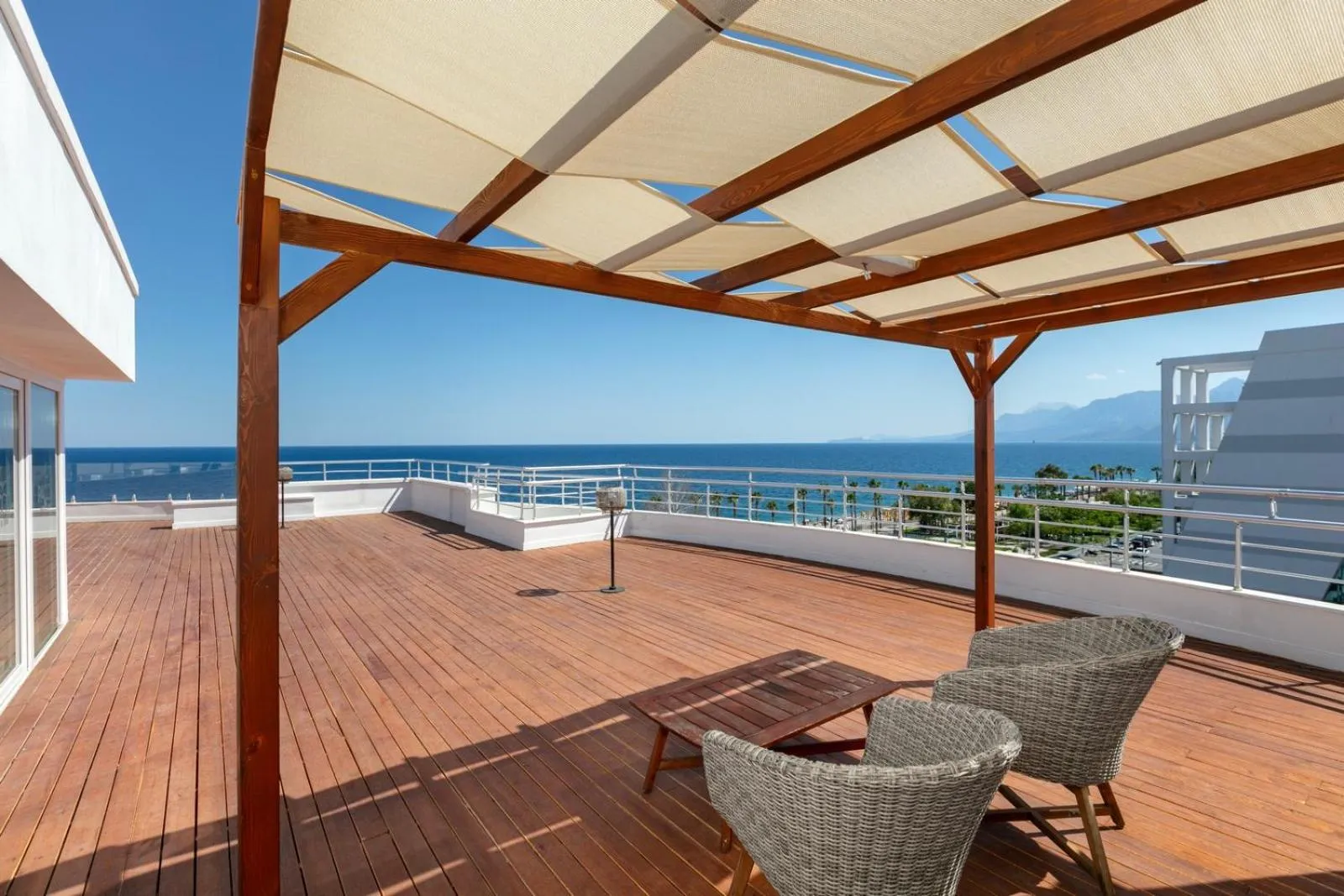 Balcony/Terrace in Reo Hotel