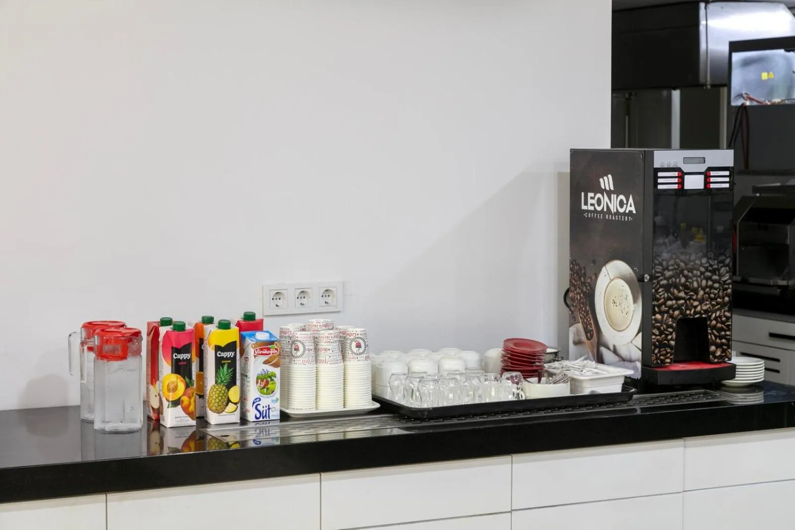 Food and drinks in Reo Hotel