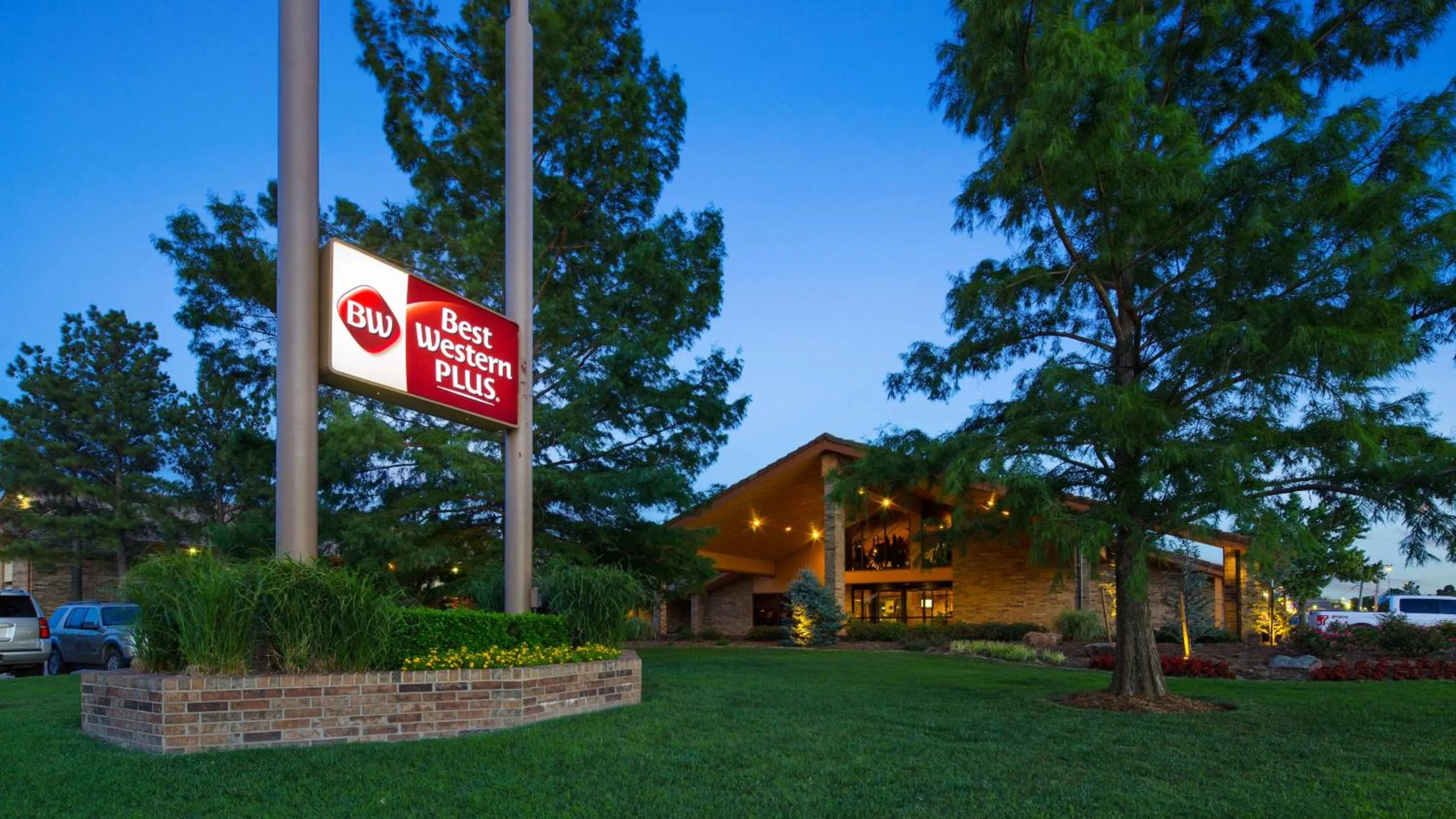 Property building in Best Western Plus Saddleback Inn and Conference Center