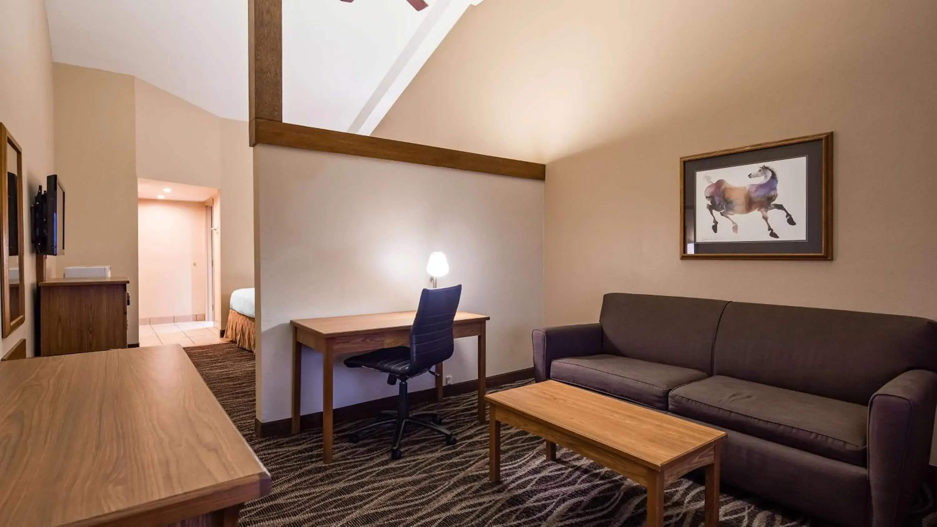 Executive Queen Suite - Non Smoking in Best Western Plus Saddleback Inn and Conference Center Executive Queen Suite - Non Smoking in Best Western Plus Saddleback Inn and Conference Center