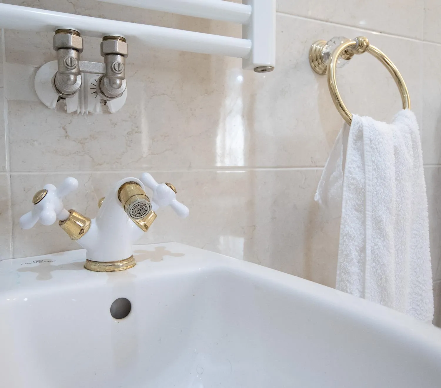 Bathroom in Beb c’est lavis