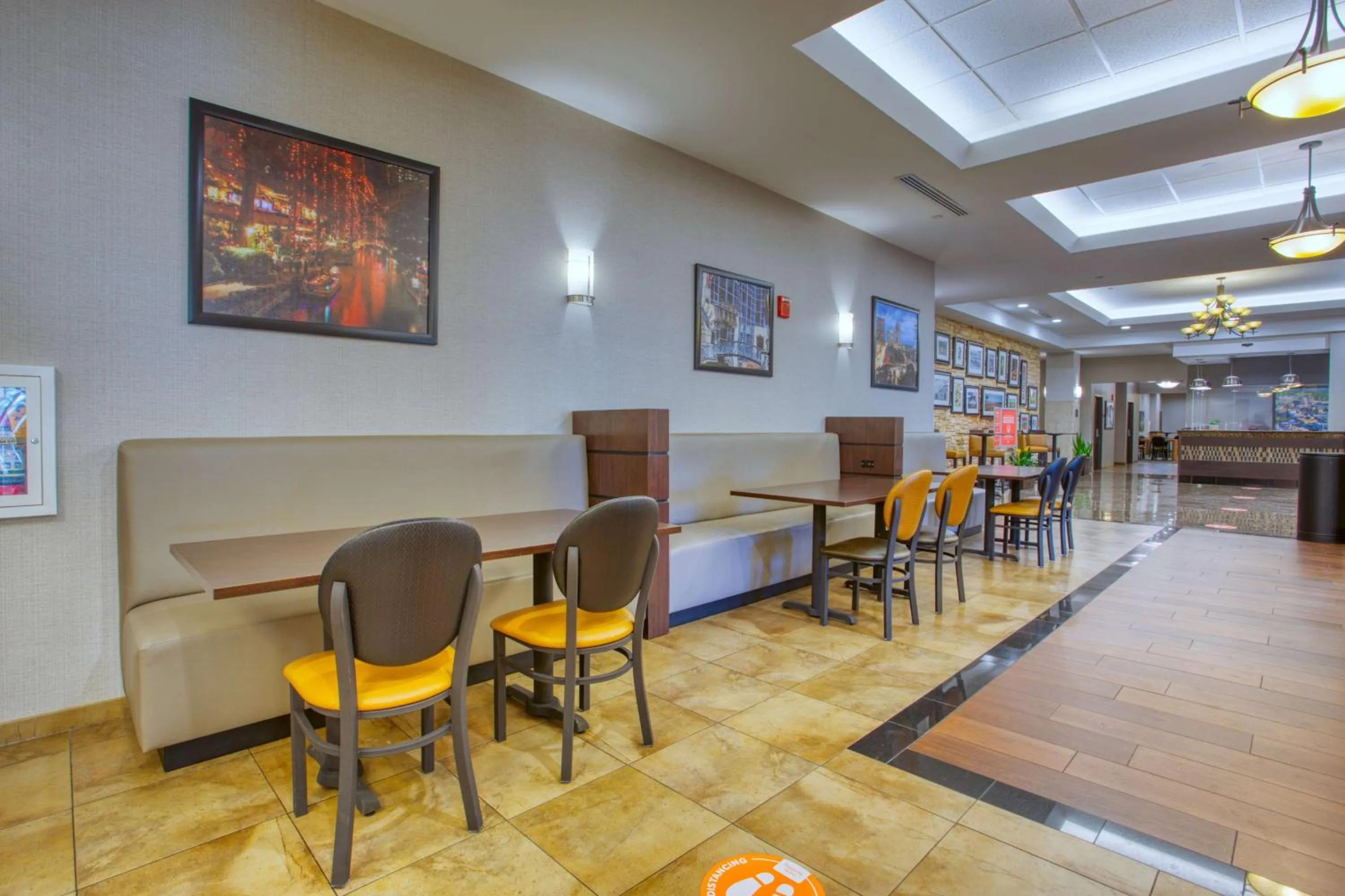Restaurant/places to eat in Drury Inn & Suites San Antonio Near La Cantera