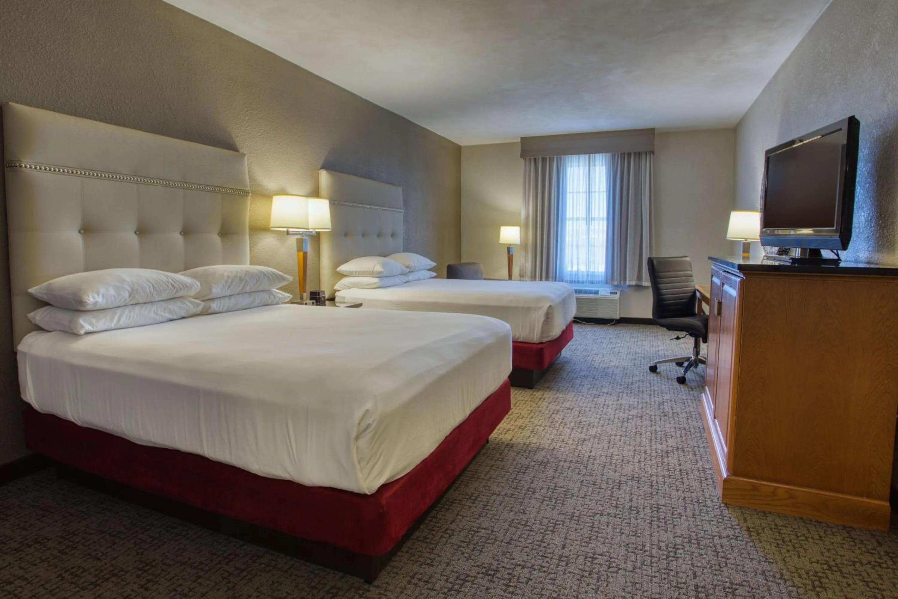 Photo of the whole room, Bed in Drury Inn & Suites San Antonio Near La Cantera