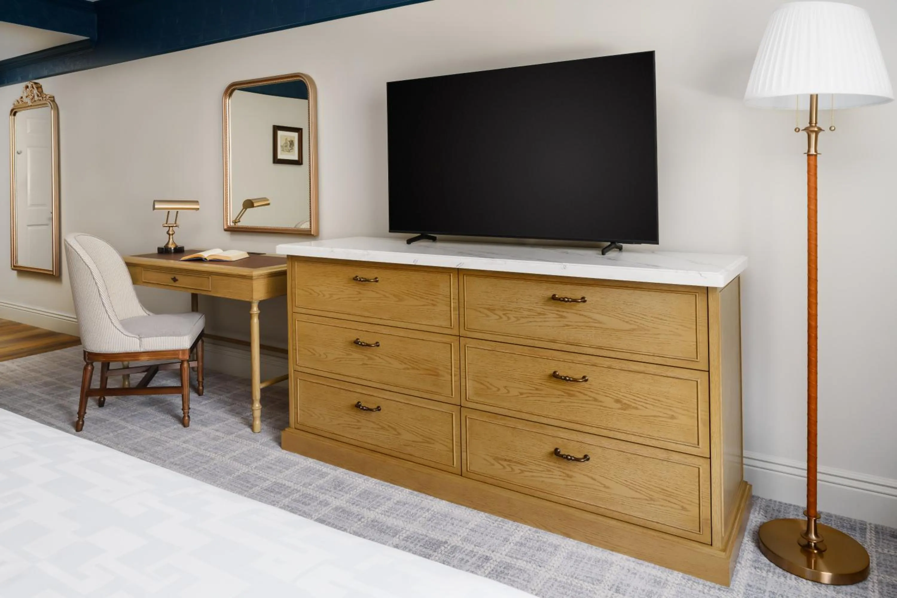 TV and multimedia, Bed in Nittany Lion Inn