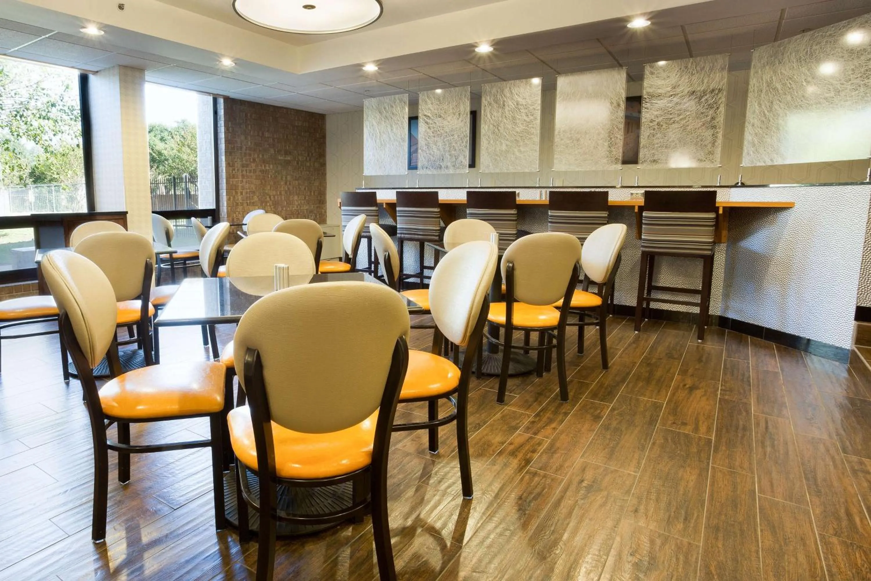 Restaurant/places to eat in Drury Inn & Suites Austin North