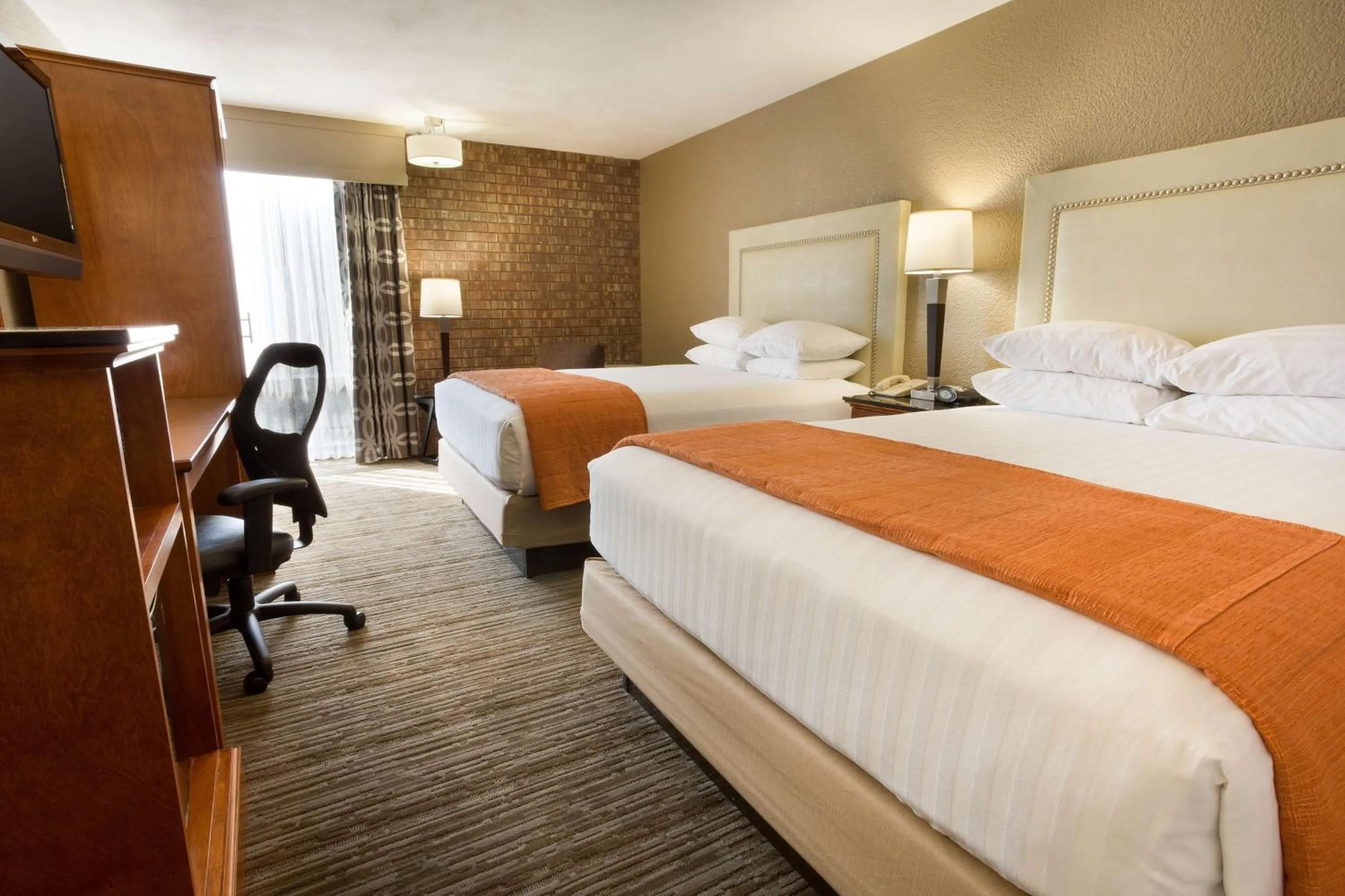 Photo of the whole room, Bed in Drury Inn & Suites Austin North
