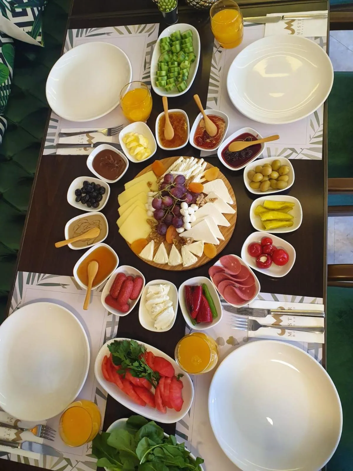 Restaurant/places to eat in Mister Istanbul Hotel & Spa