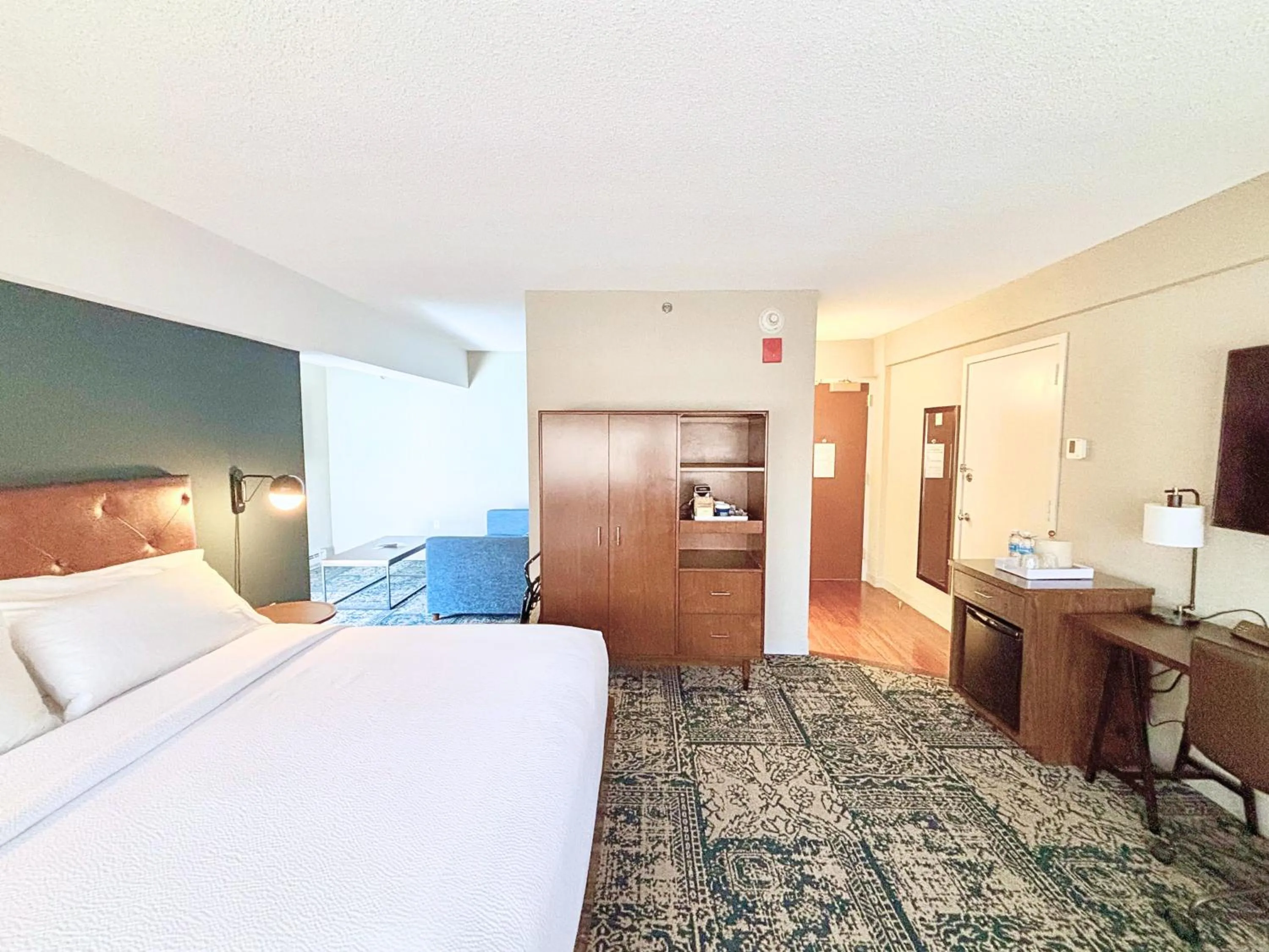 Bed in Four Points by Sheraton Norwood Conference Center