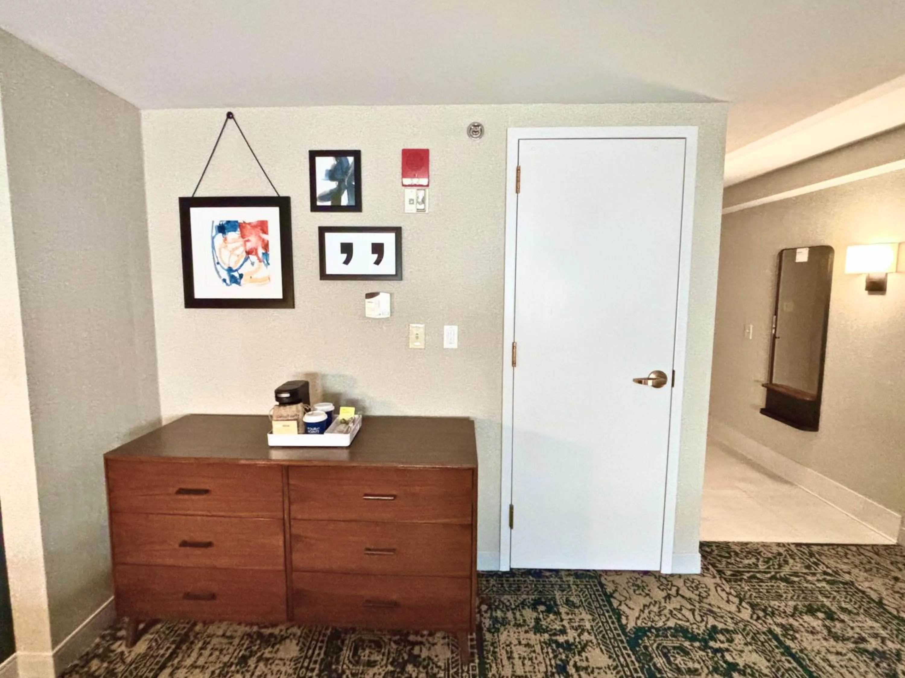 Bedroom in Four Points by Sheraton Norwood Conference Center