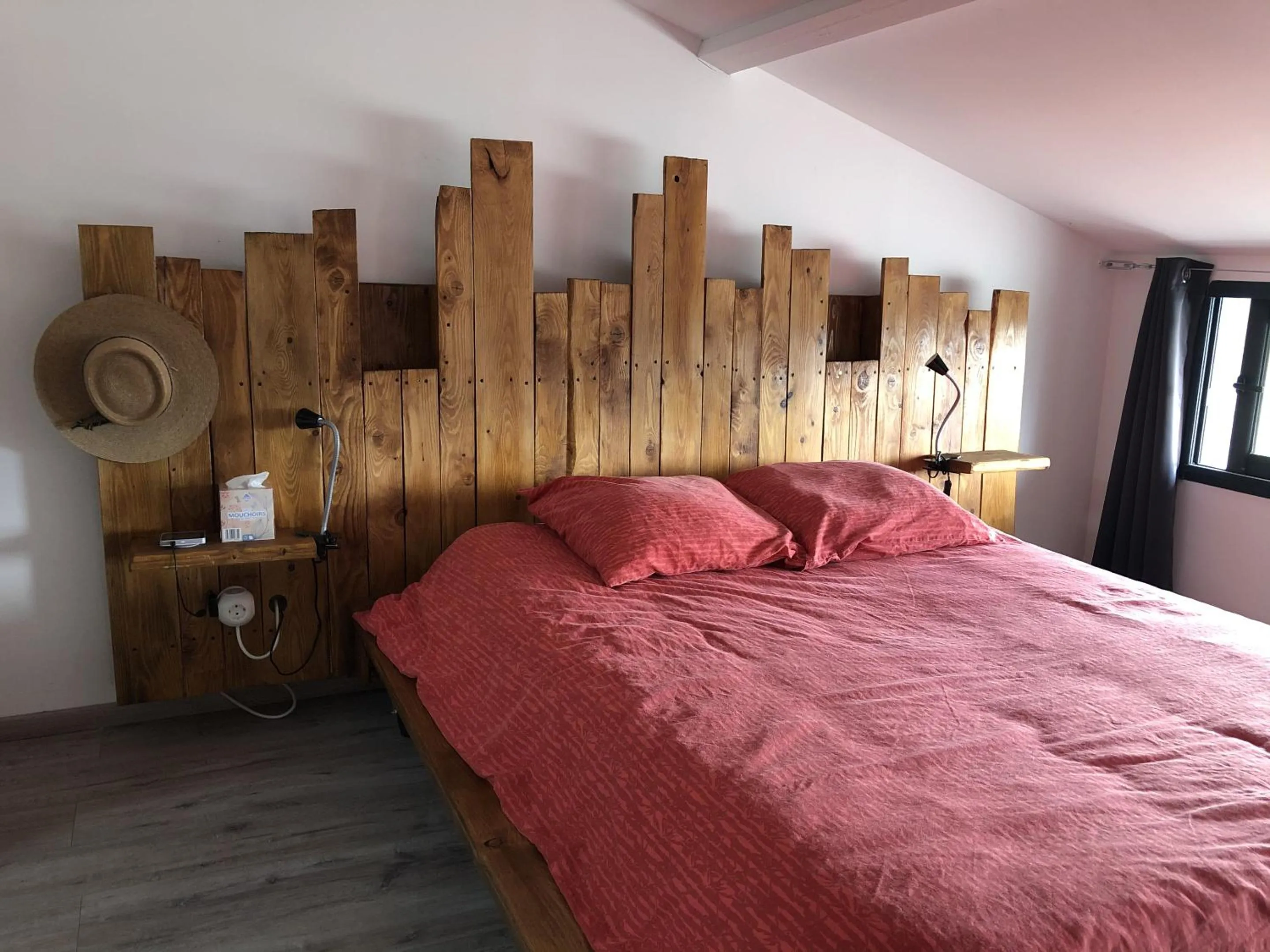 Bedroom, Bed in Au Hangar