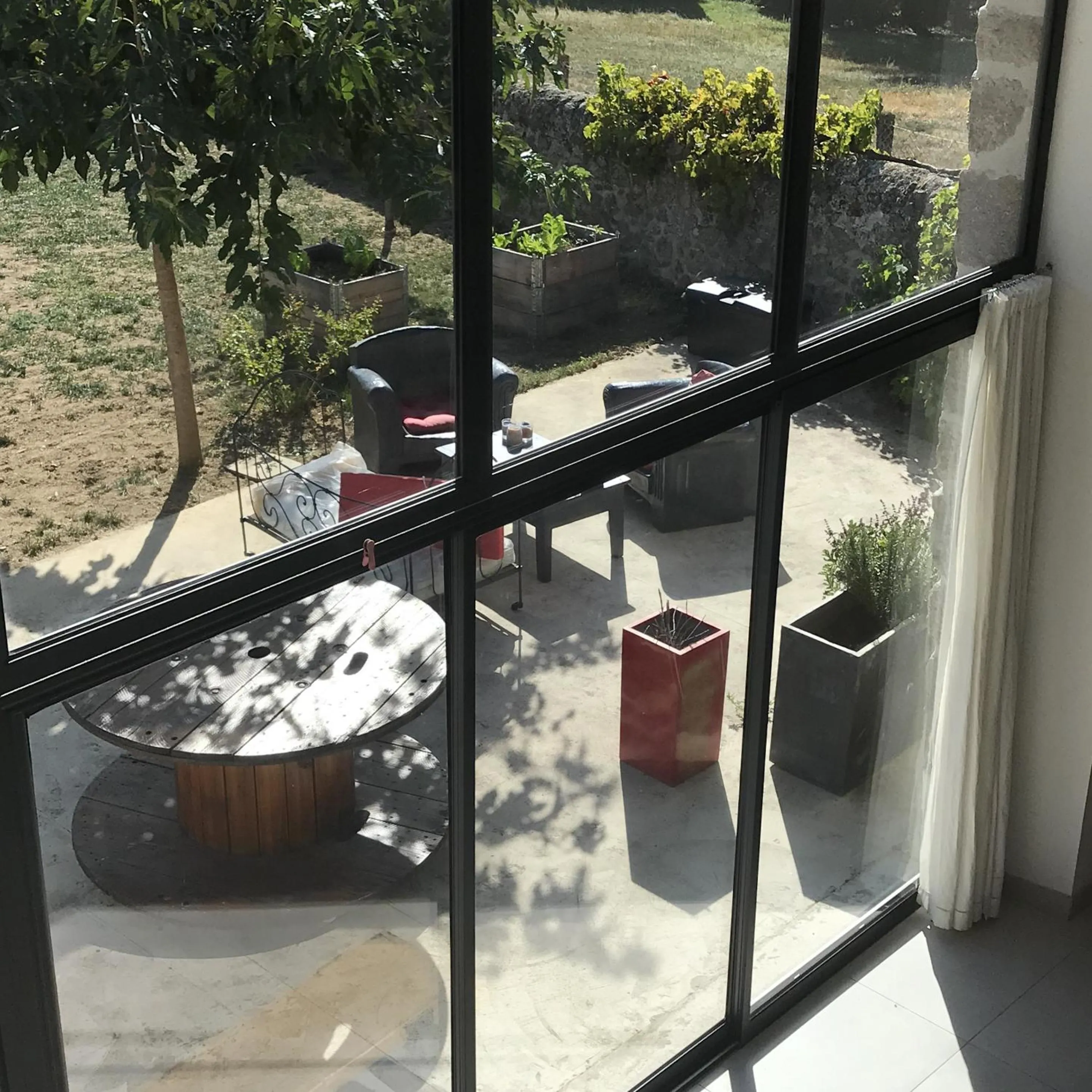 Property building in Au Hangar