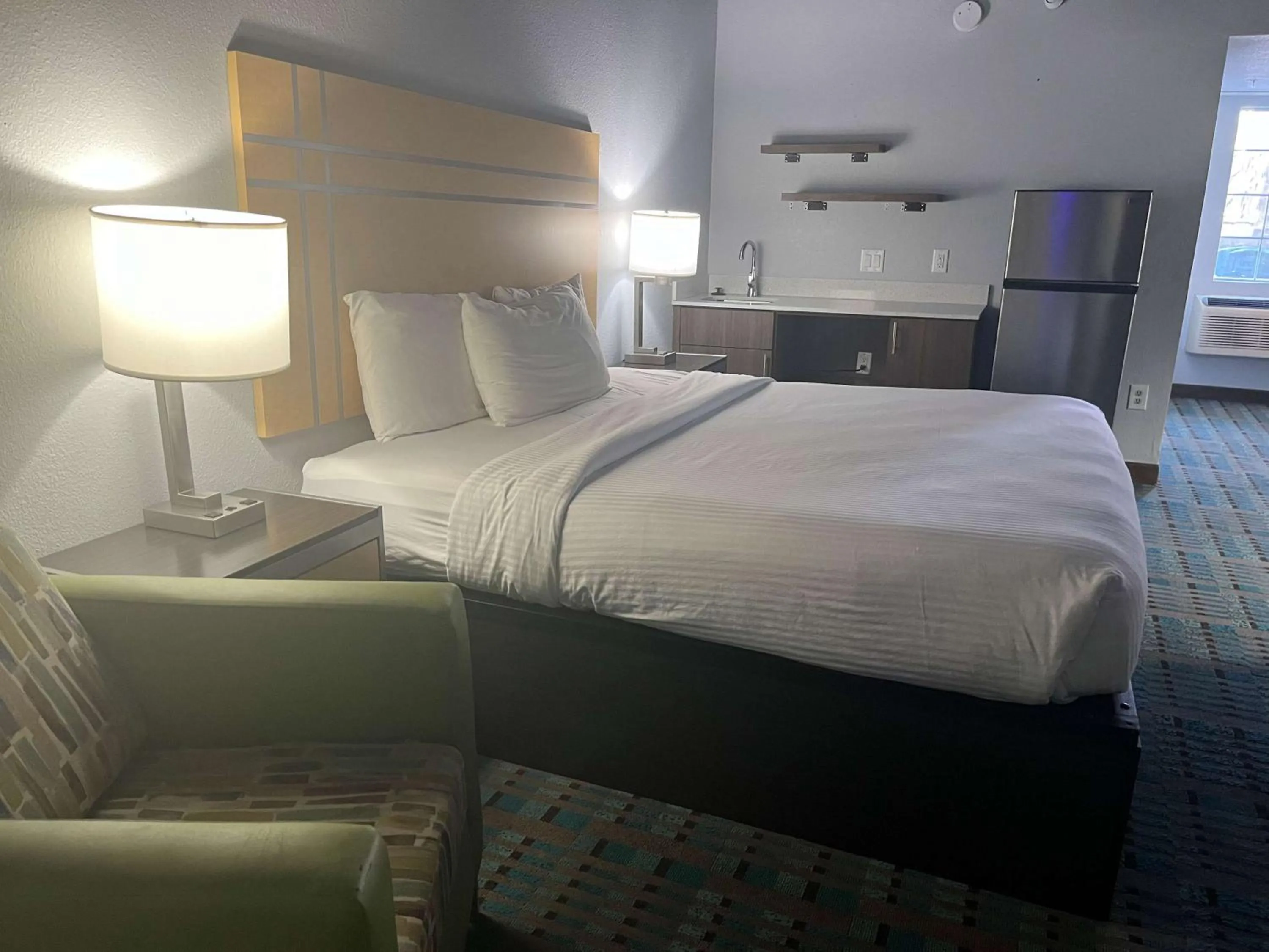 Photo of the whole room, Bed in Studio 6 Amarillo, TX West Medical Center