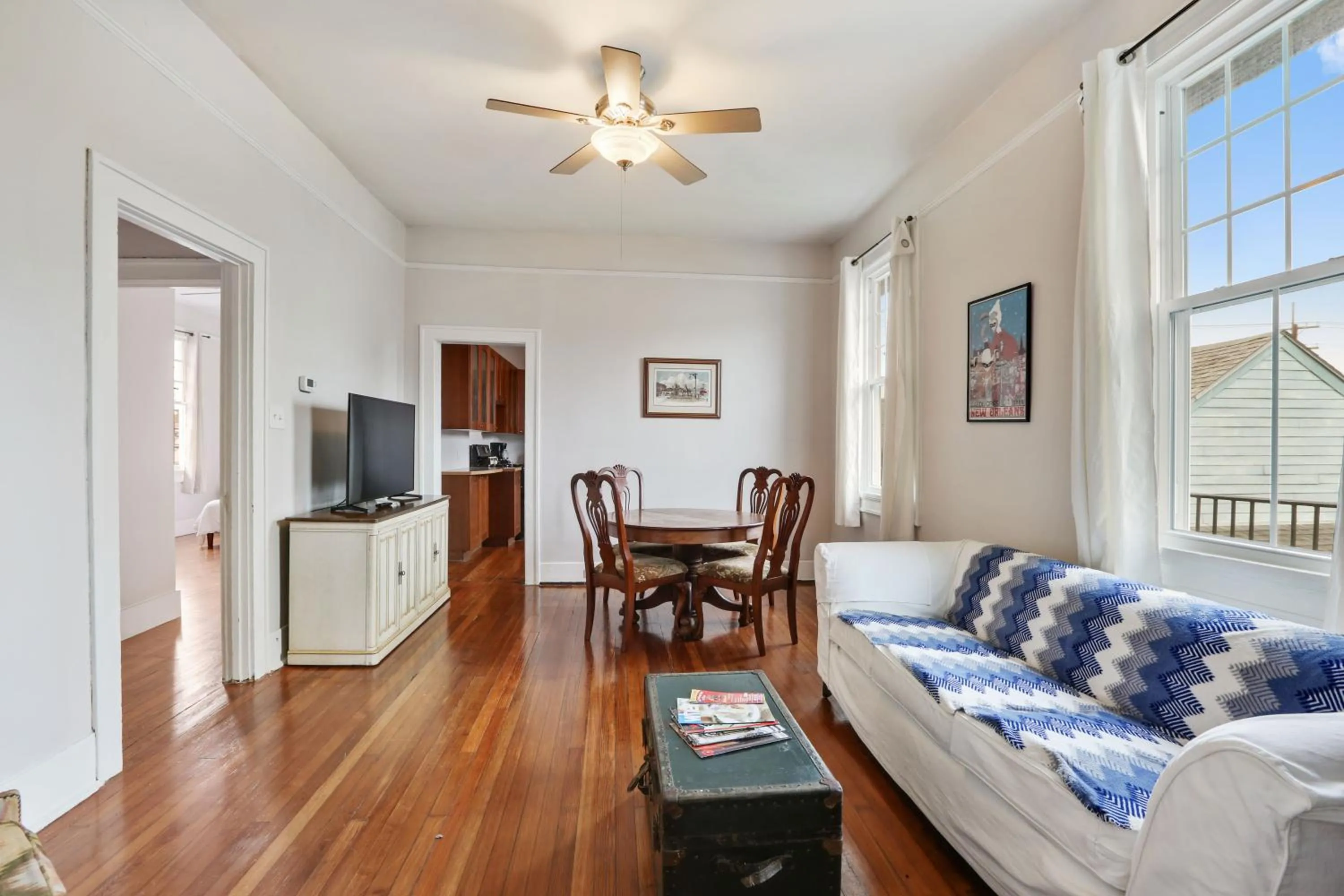 TV and multimedia in Freret Apartments near Streetcar & Tulane