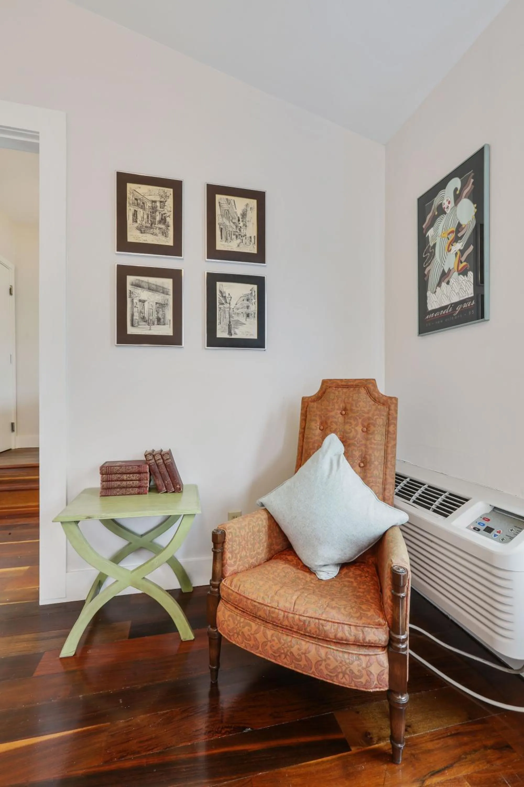 Seating area in Freret Apartments near Streetcar & Tulane