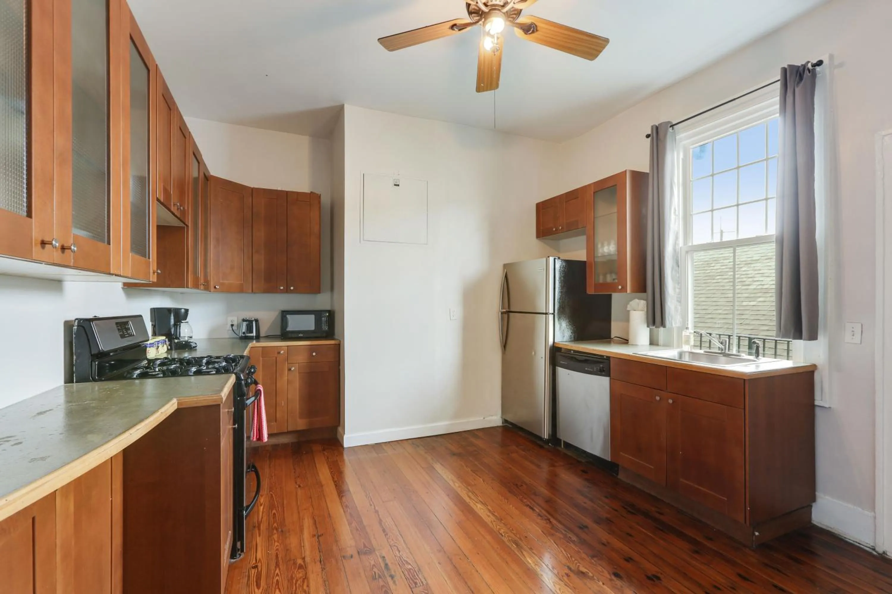 Kitchen or kitchenette in Freret Apartments near Streetcar & Tulane