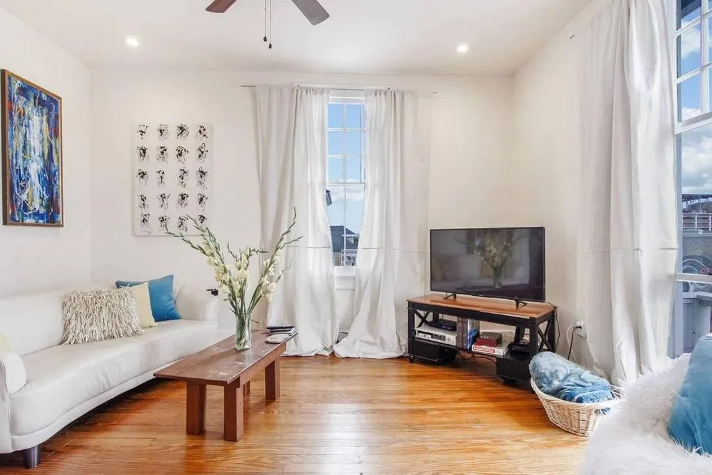 TV and multimedia in Freret Apartments near Streetcar & Tulane