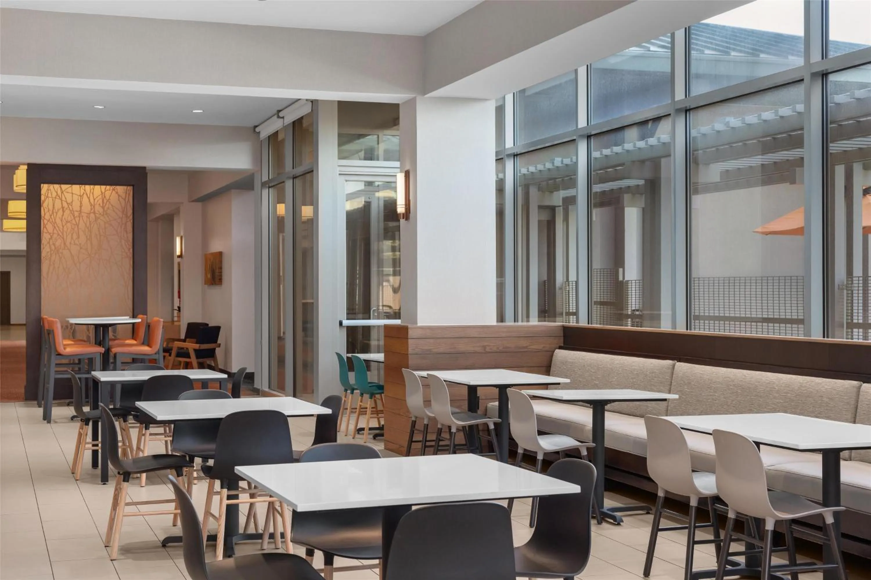 Restaurant/places to eat in Hyatt House Emeryville