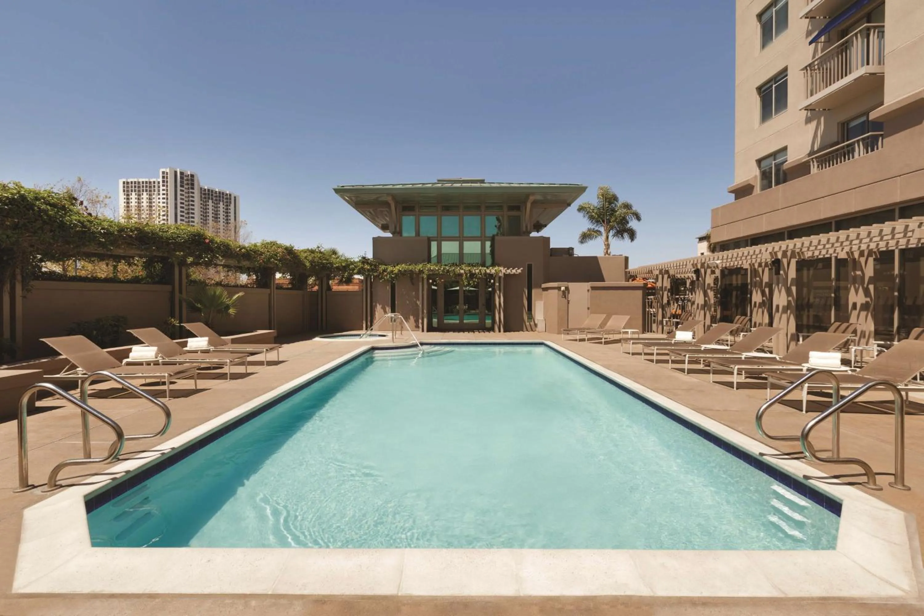 Swimming pool in Hyatt House Emeryville