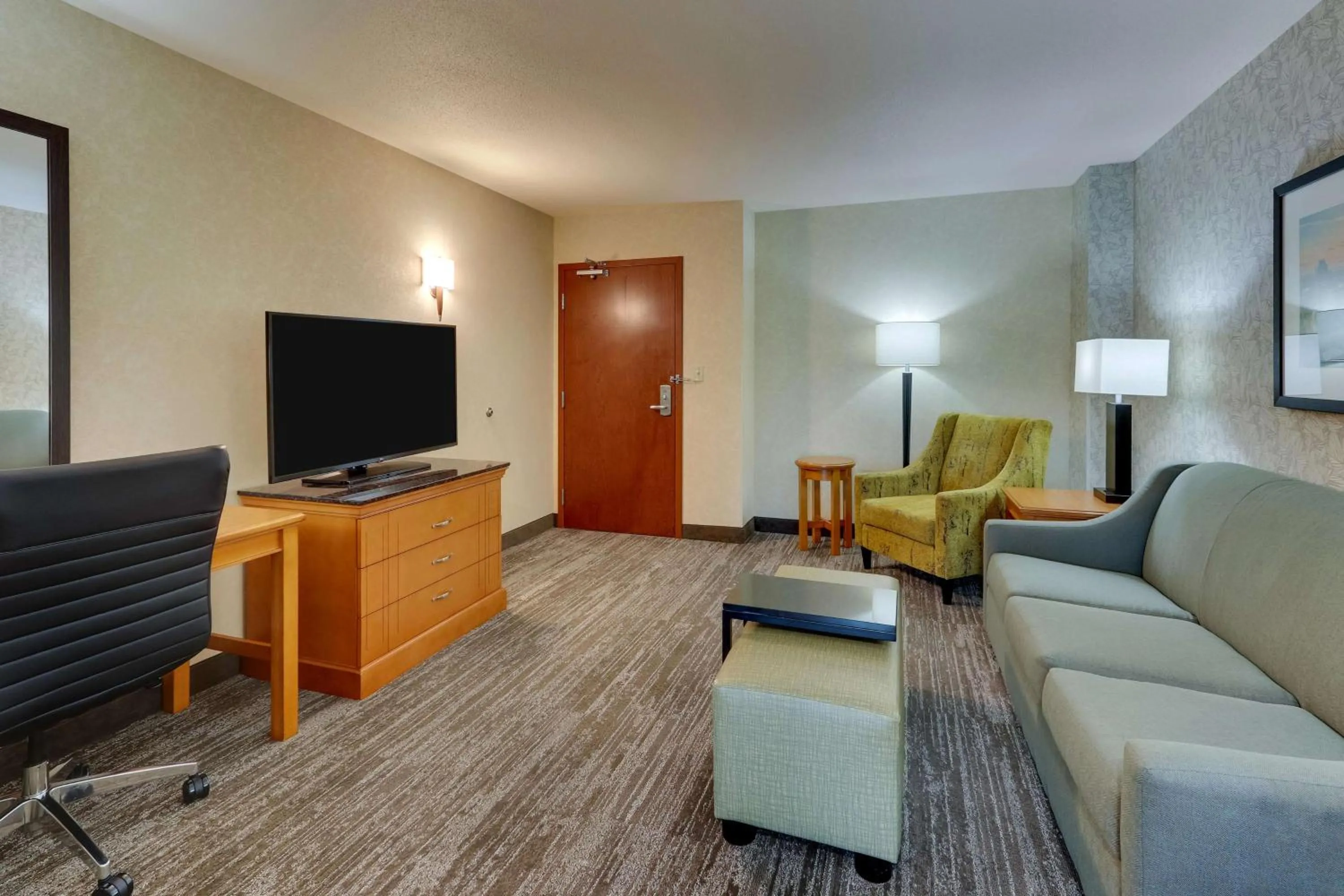Photo of the whole room in Drury Inn & Suites Orlando near Universal Orlando Resort