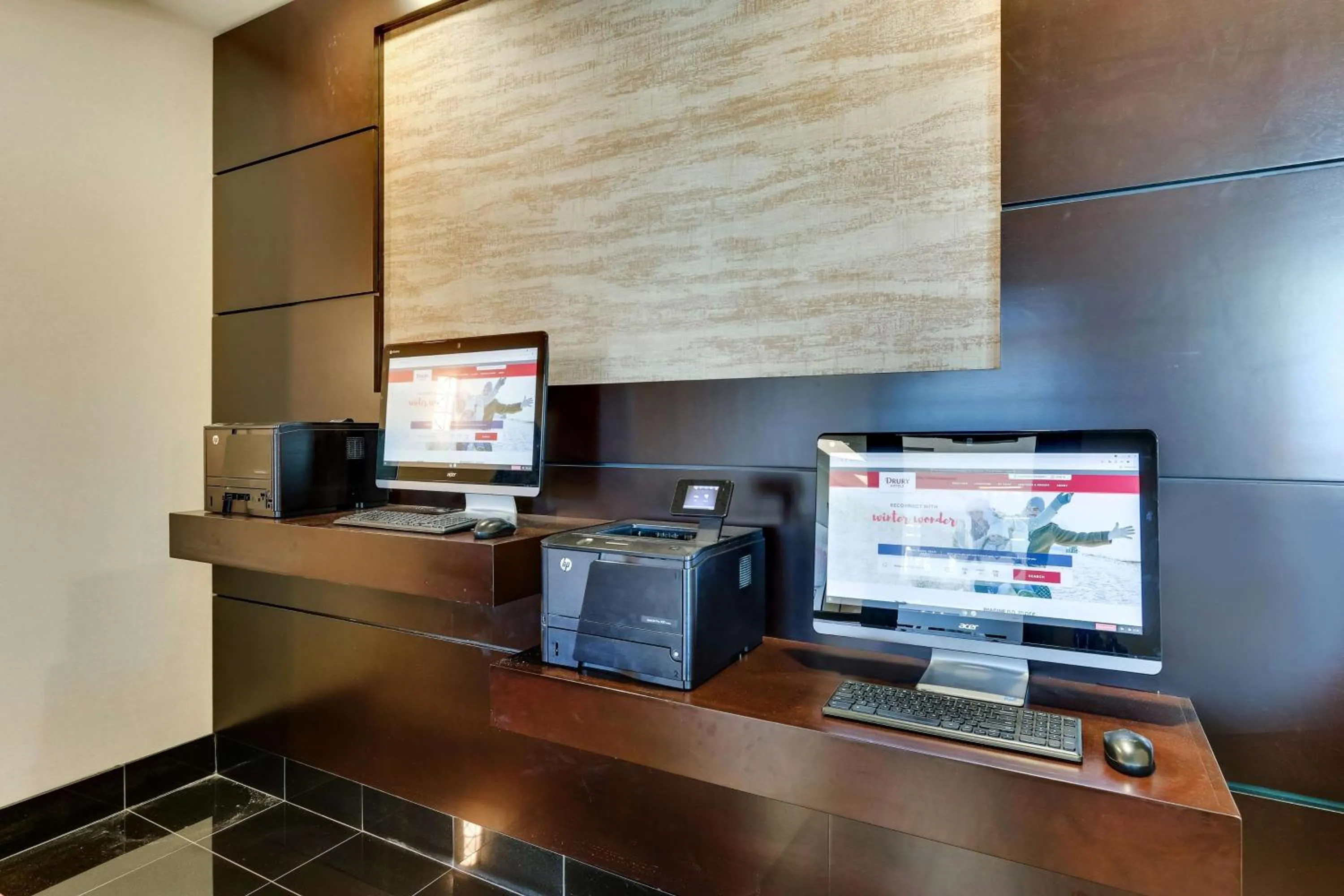 Business facilities in Drury Inn & Suites Orlando near Universal Orlando Resort