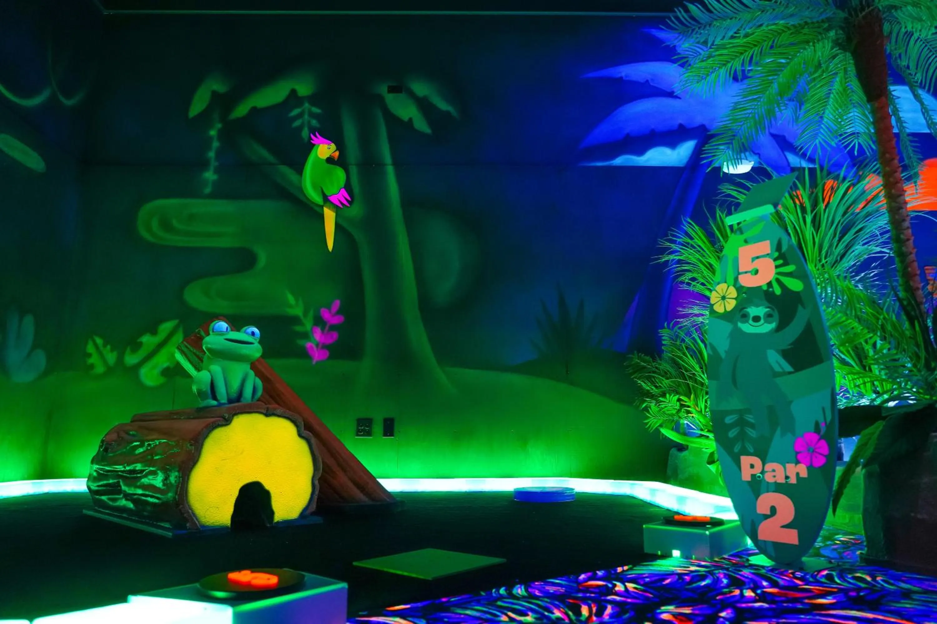 Minigolf in Castaway Bay by Cedar Point Resorts