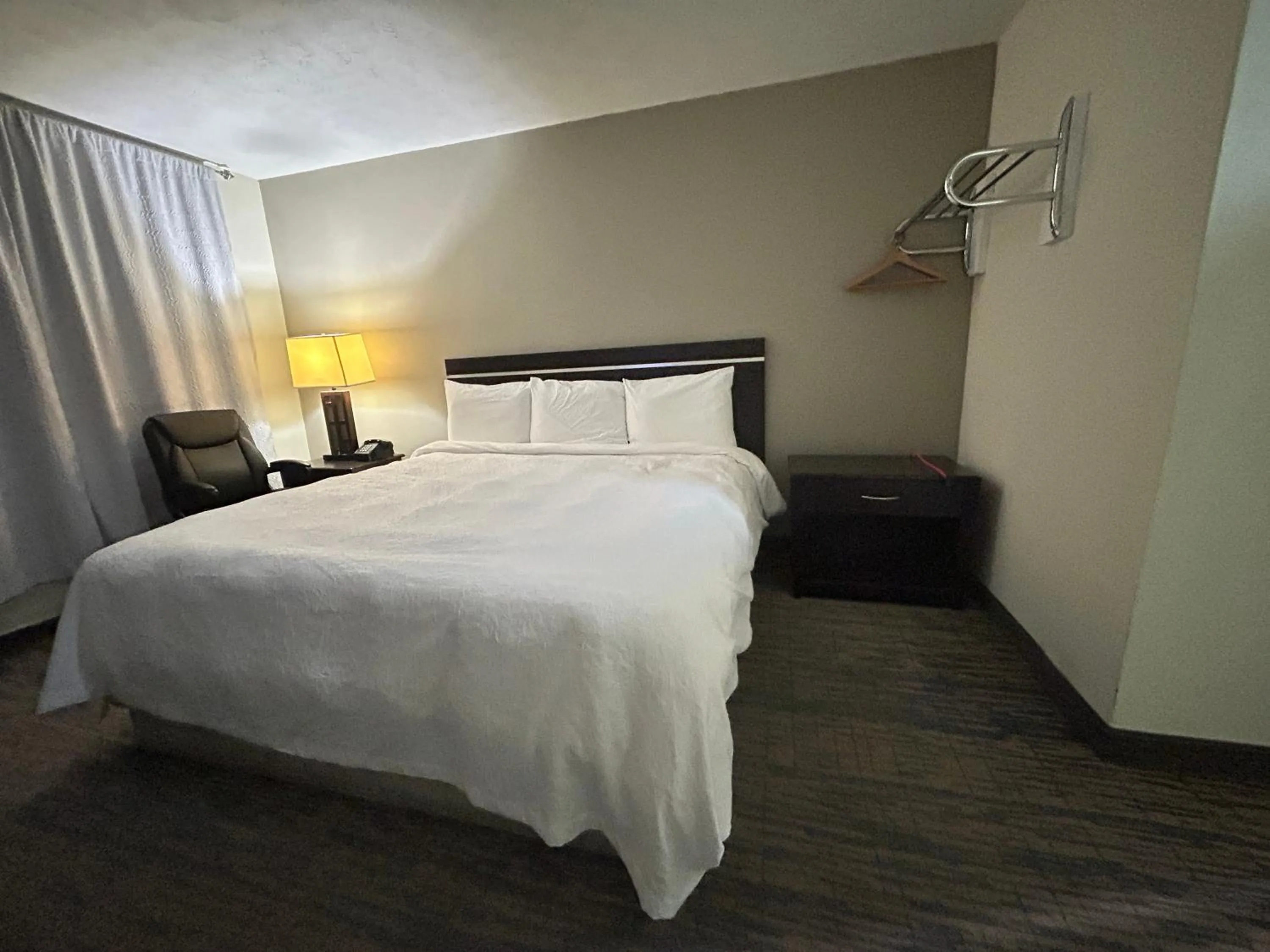 Bedroom, Bed in Gateaway Motel Broken Bow NE