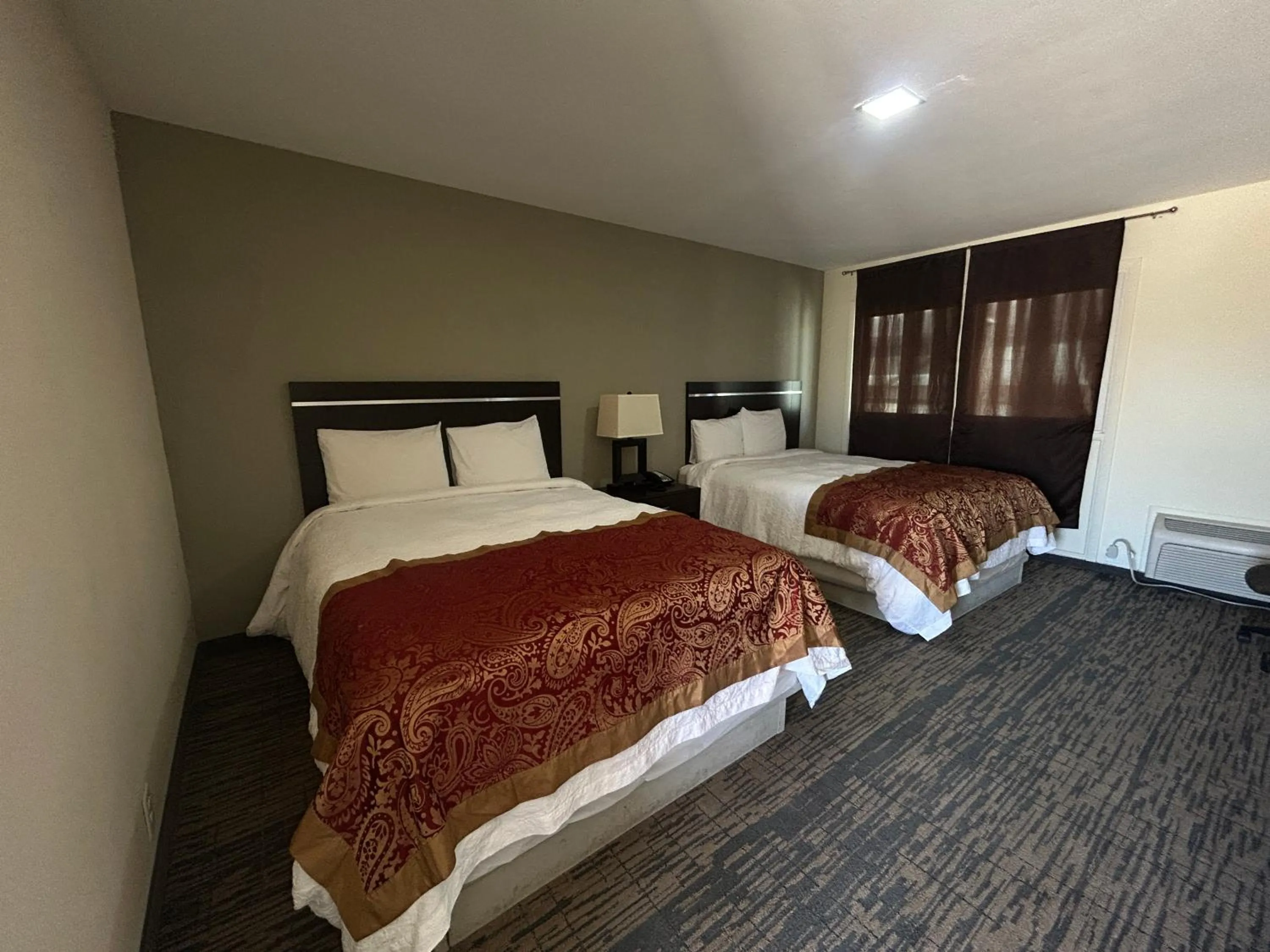 Bedroom, Bed in Gateaway Motel Broken Bow NE