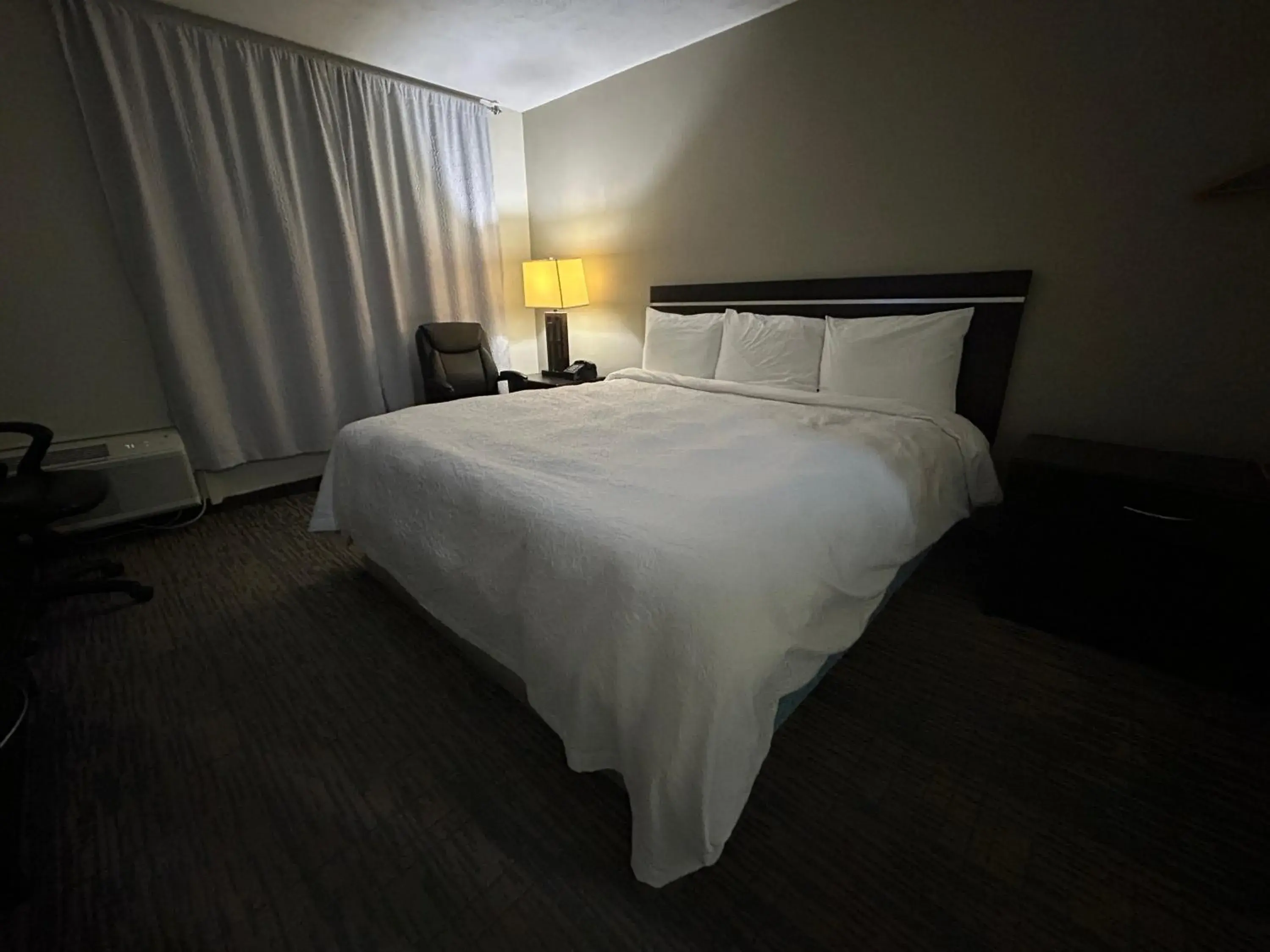 Queen Bed Non-Smoking in Gateaway Motel Broken Bow NE Queen Bed Non-Smoking in Gateaway Motel Broken Bow NE